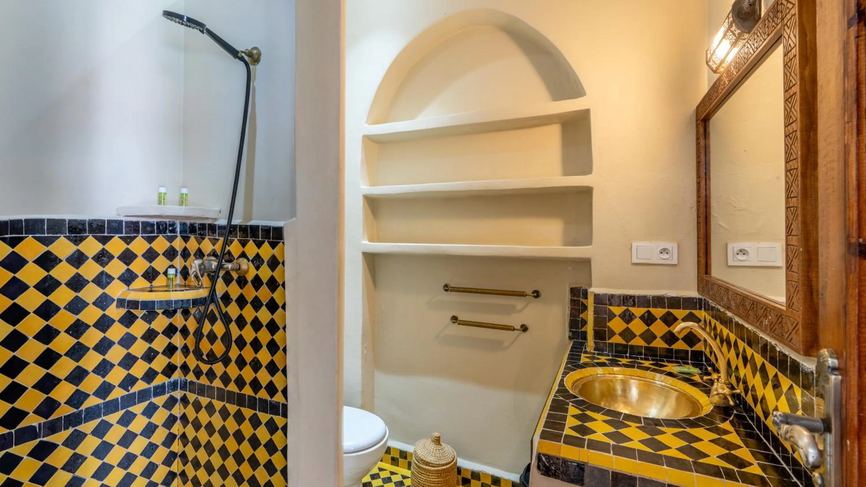 Shower in Riad Abaka hotel & boutique