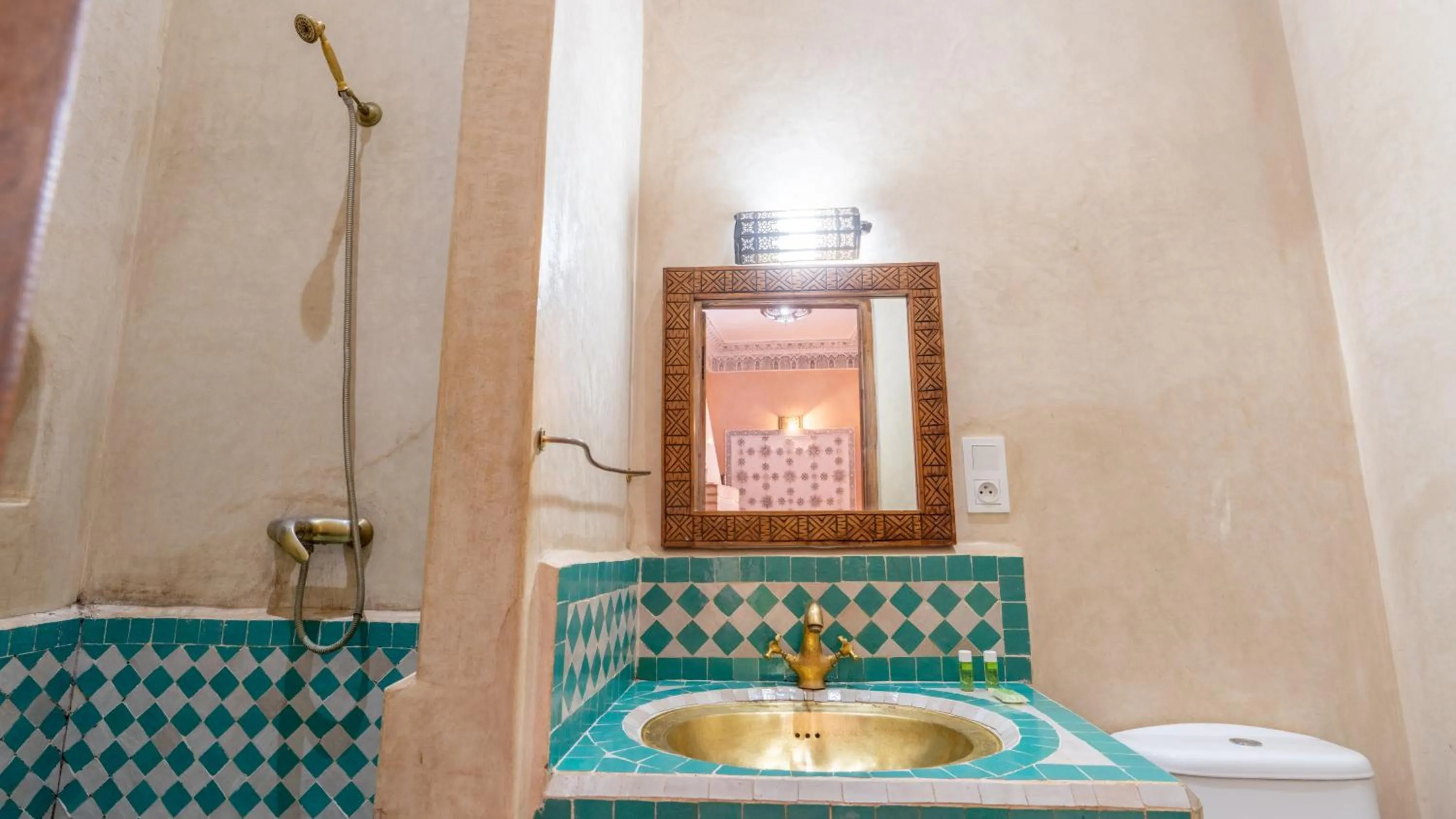 Shower in Riad Abaka hotel & boutique