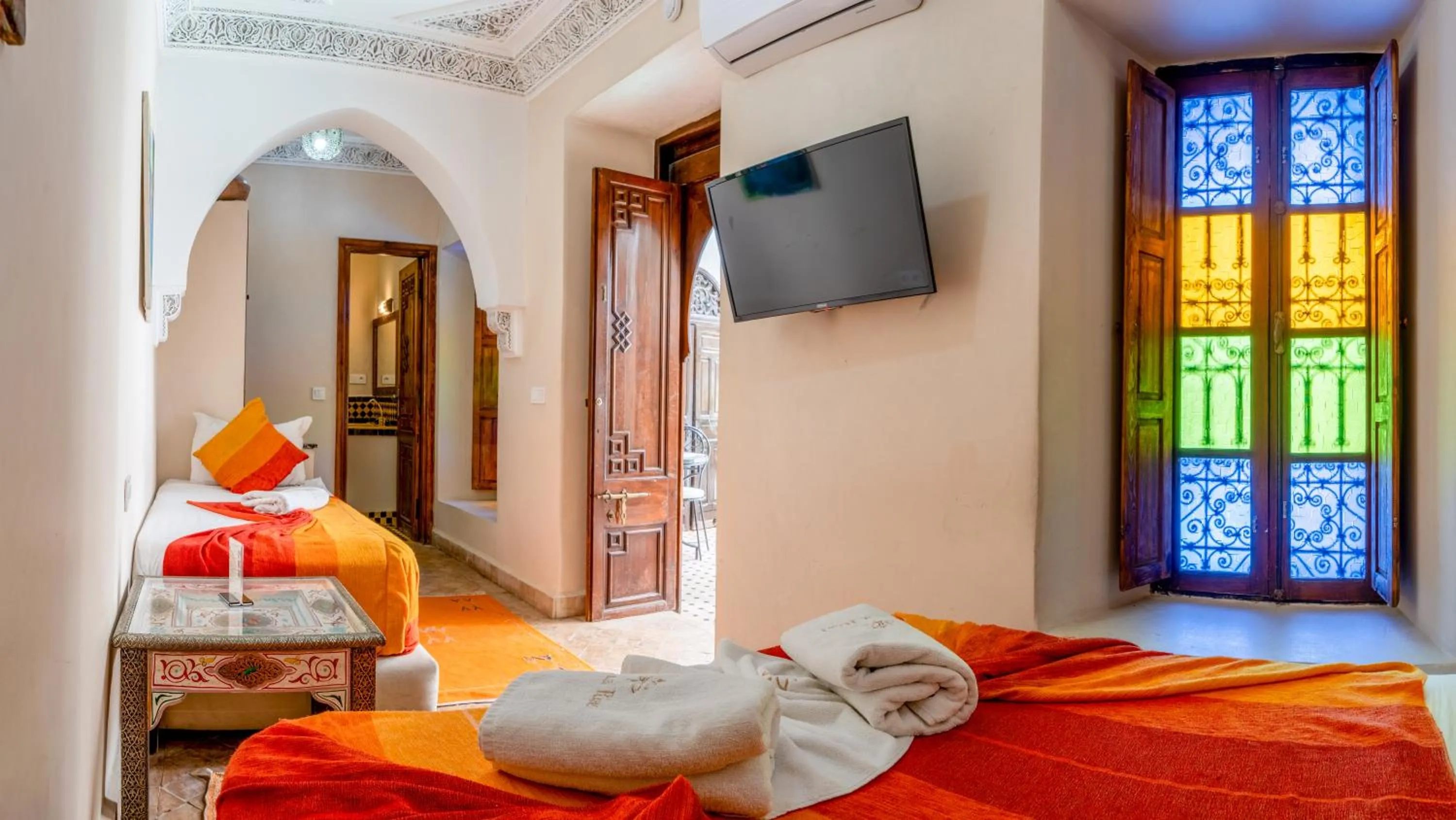 TV and multimedia, Bed in Riad Abaka hotel & boutique