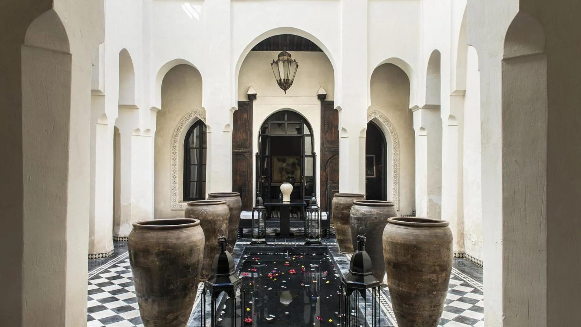 Property building in Dar Darma