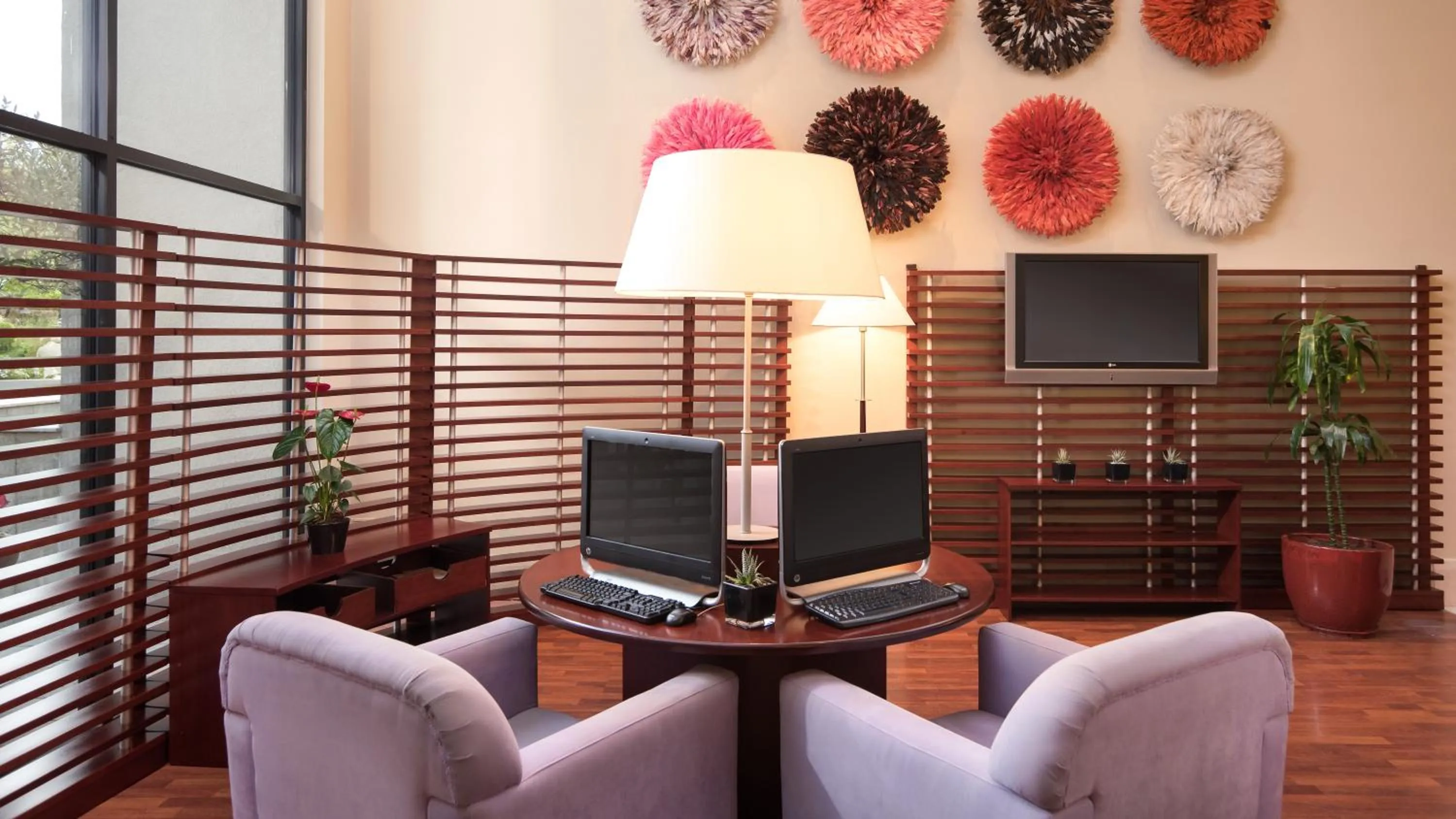 Communal lounge/ TV room in Mak Albania Hotel