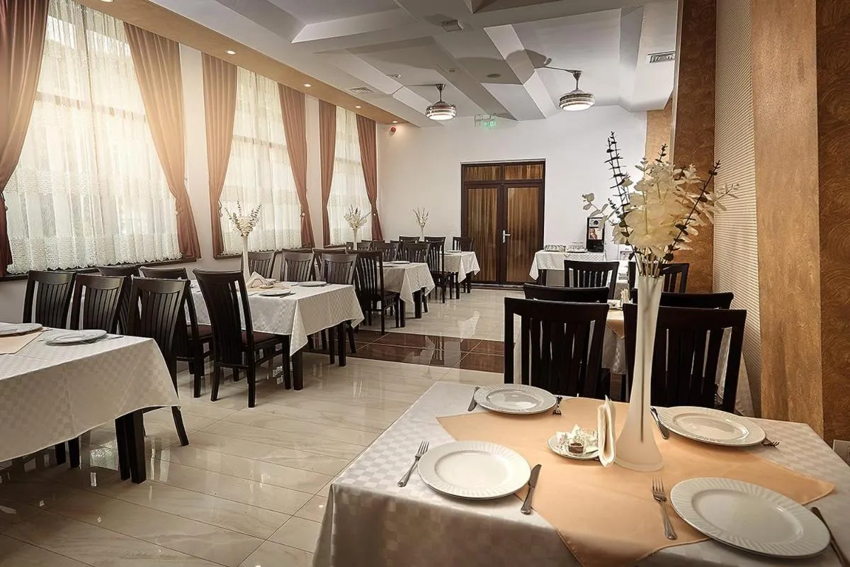 Restaurant/places to eat in Hotel Restaurant Imperial