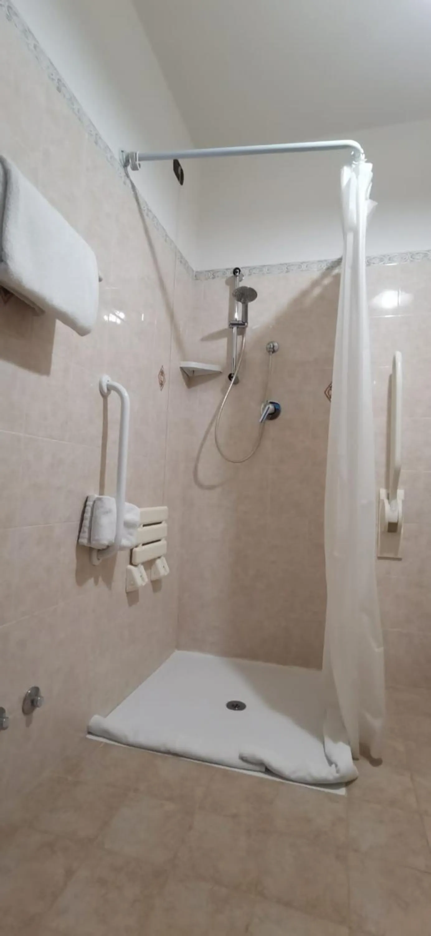 Shower in Hotel Edelweiss