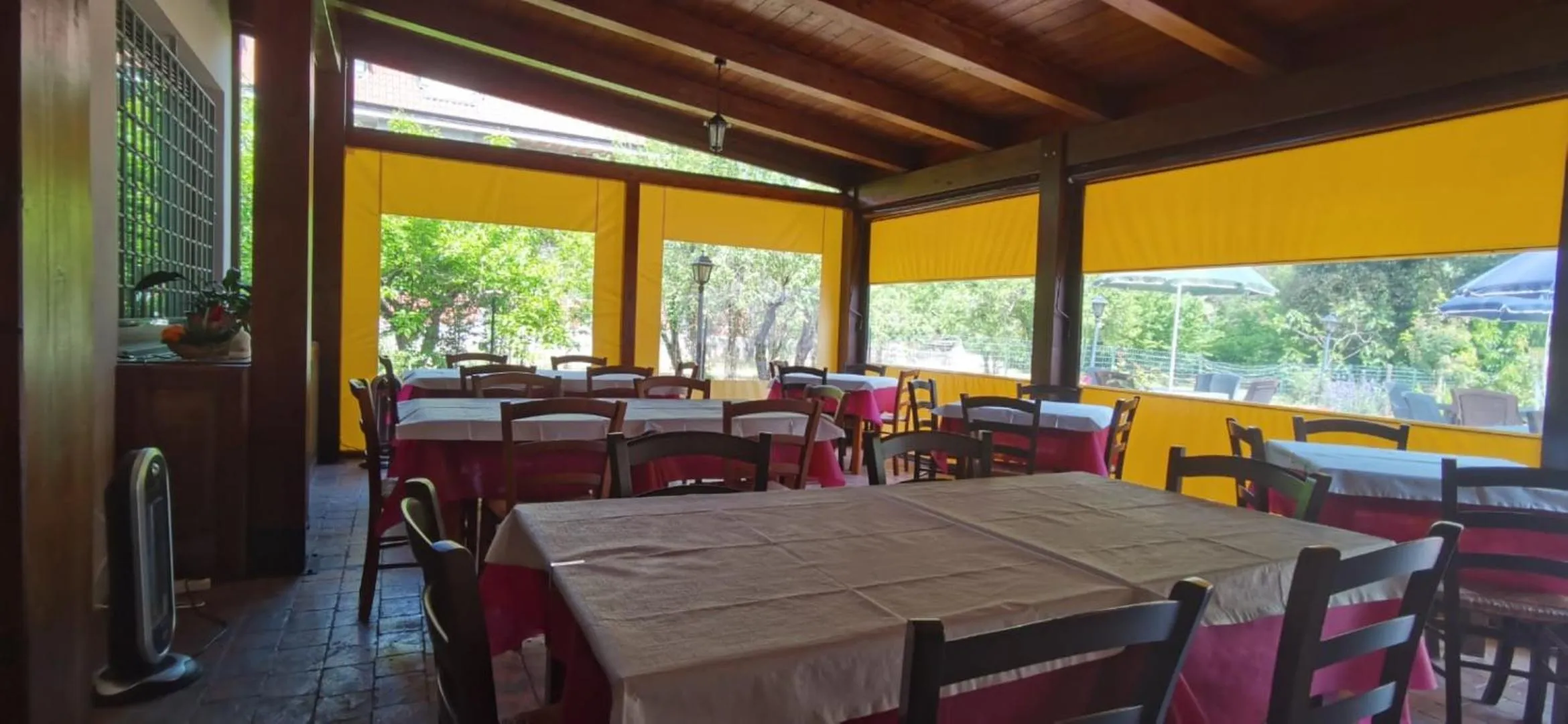 Lounge or bar in Hotel Edelweiss