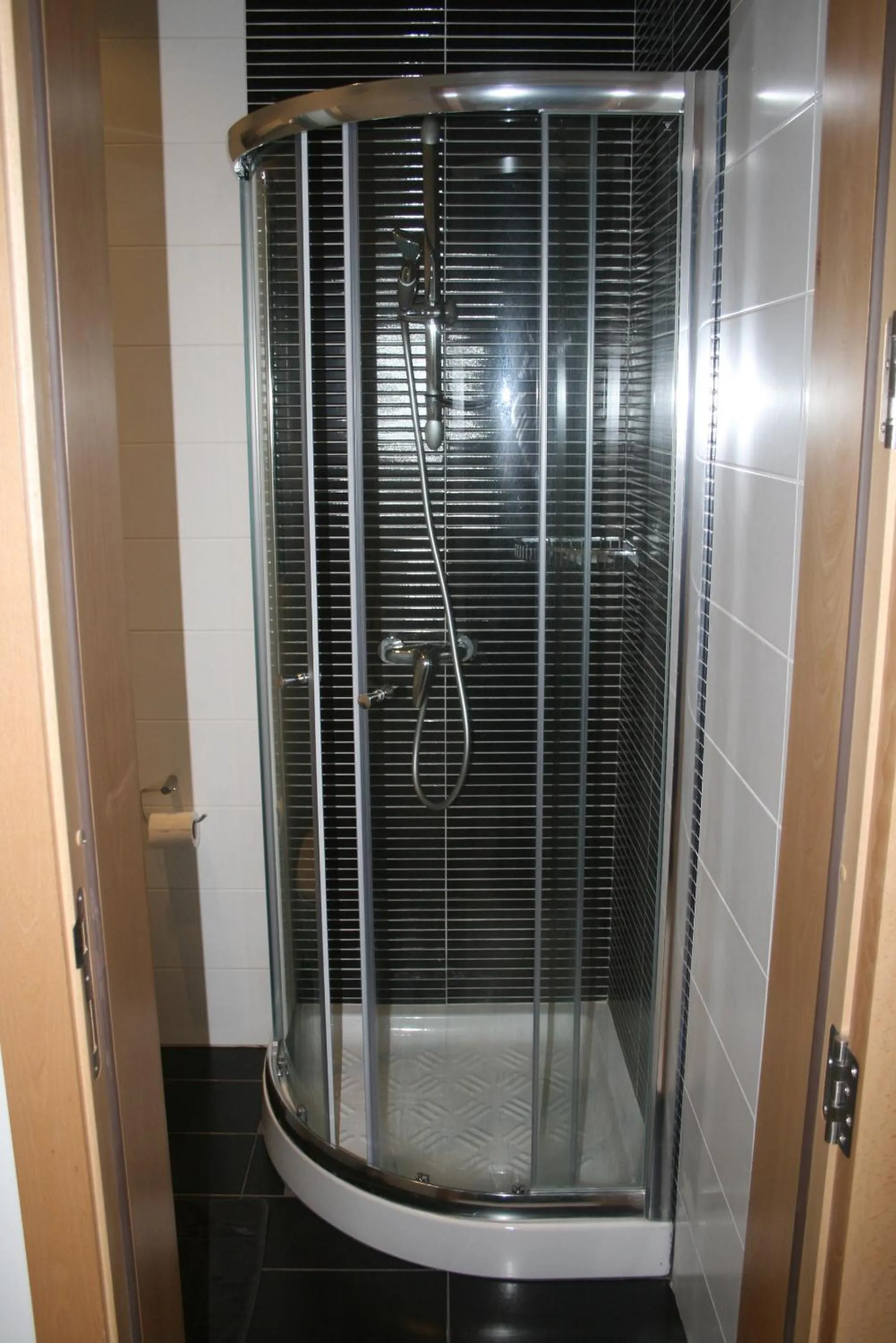 Shower in Harbour Lodge
