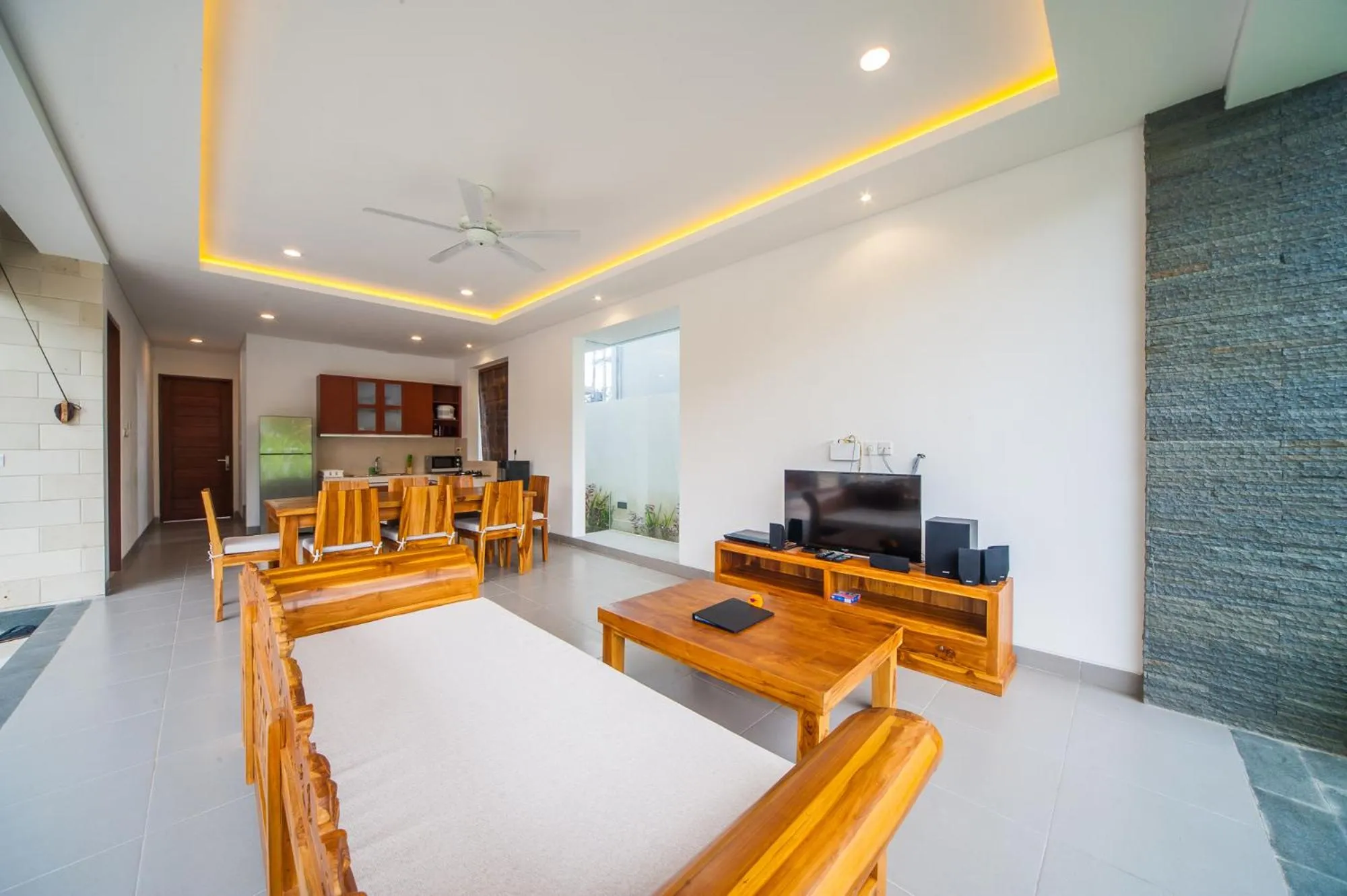 Communal lounge/ TV room in Villa Ubud Hill
