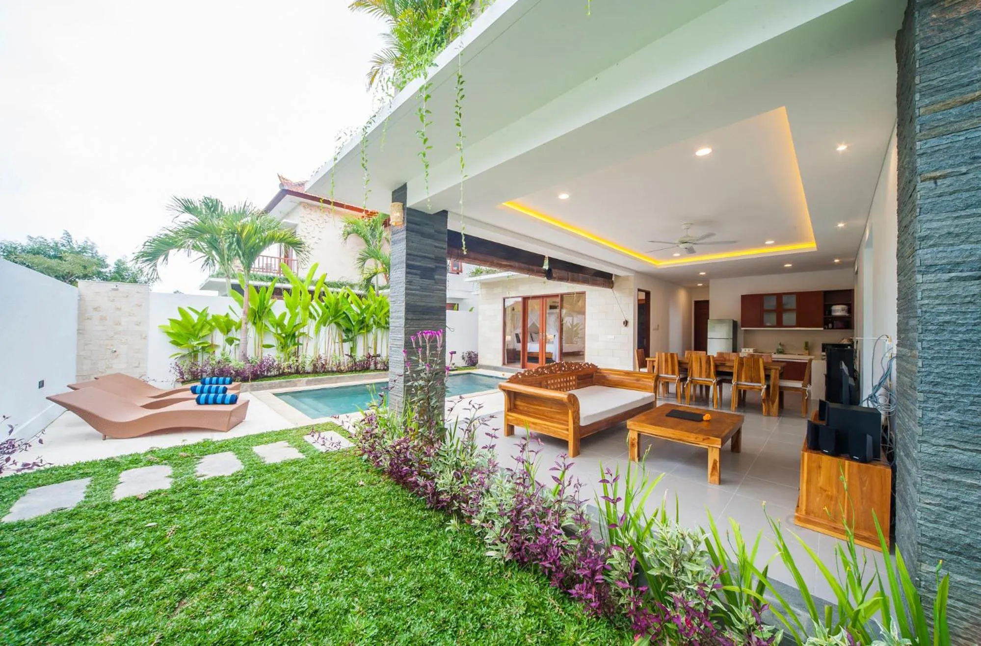 Communal lounge/ TV room in Villa Ubud Hill