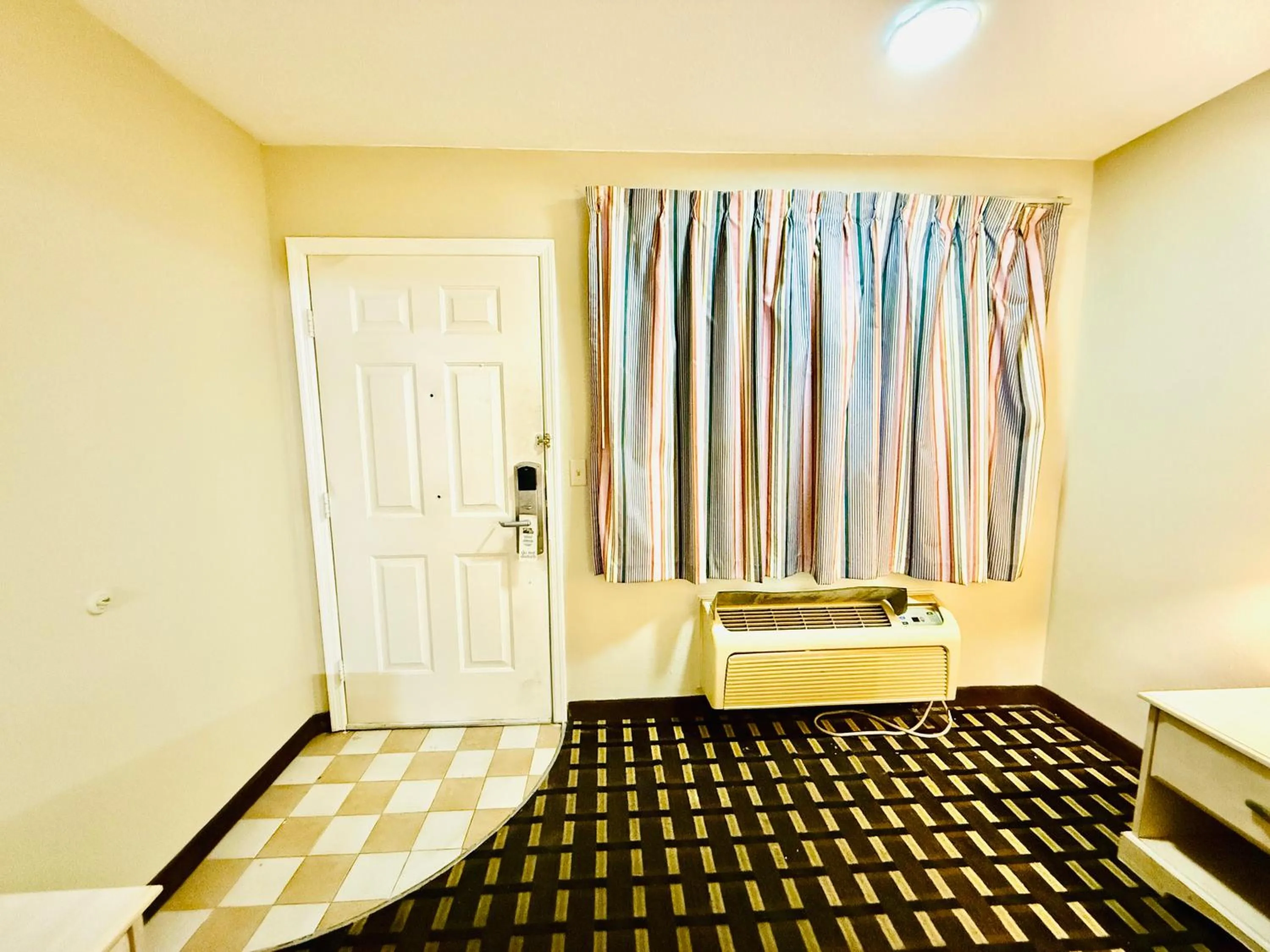 Bedroom, Bed in Travelodge by Wyndham-Thomasville AL