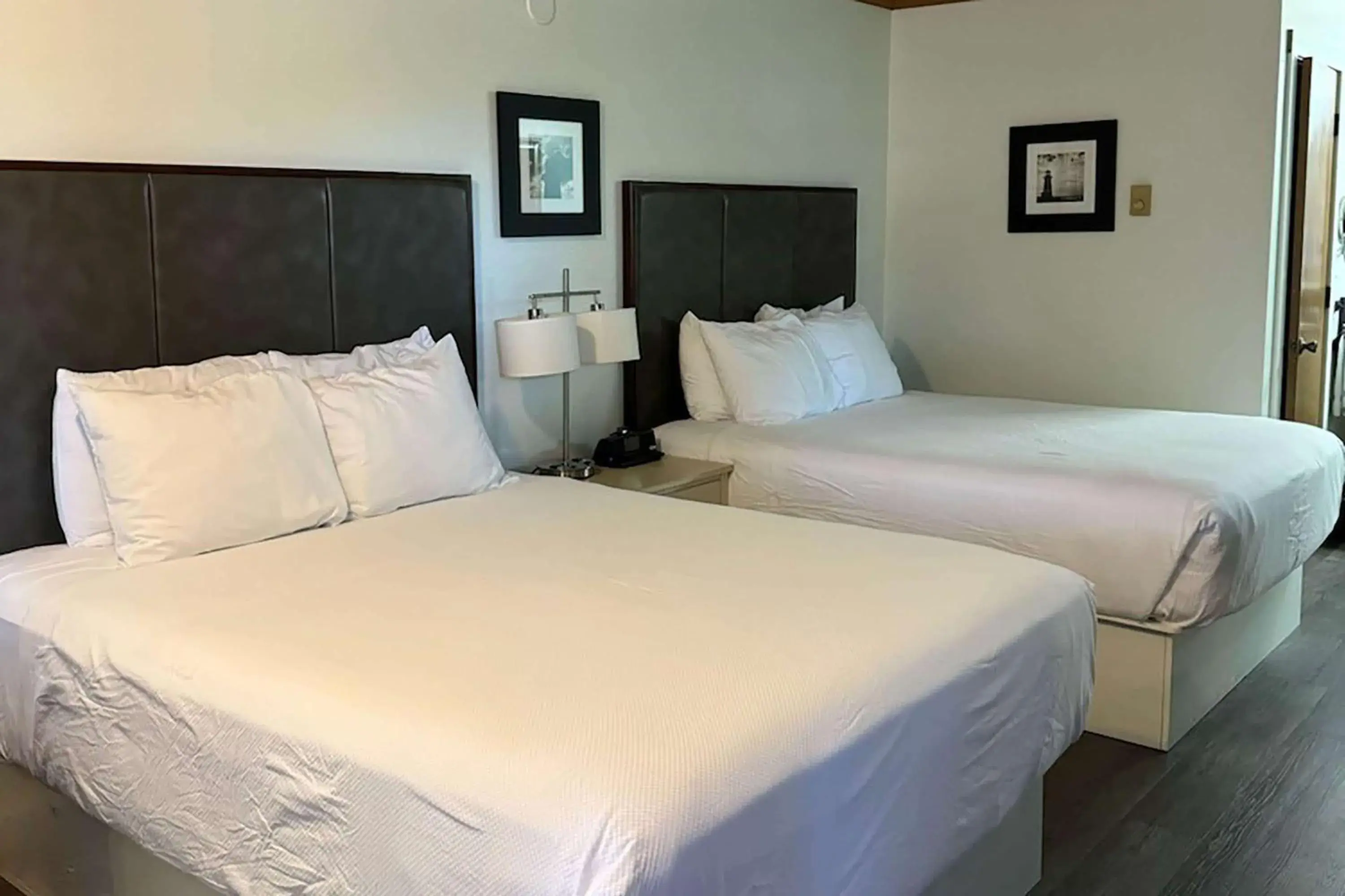 Queen Room with River View - Non-Smoking in River House Inn, a Baymont by Wyndham Queen Room with River View - Non-Smoking in River House Inn, a Baymont by Wyndham