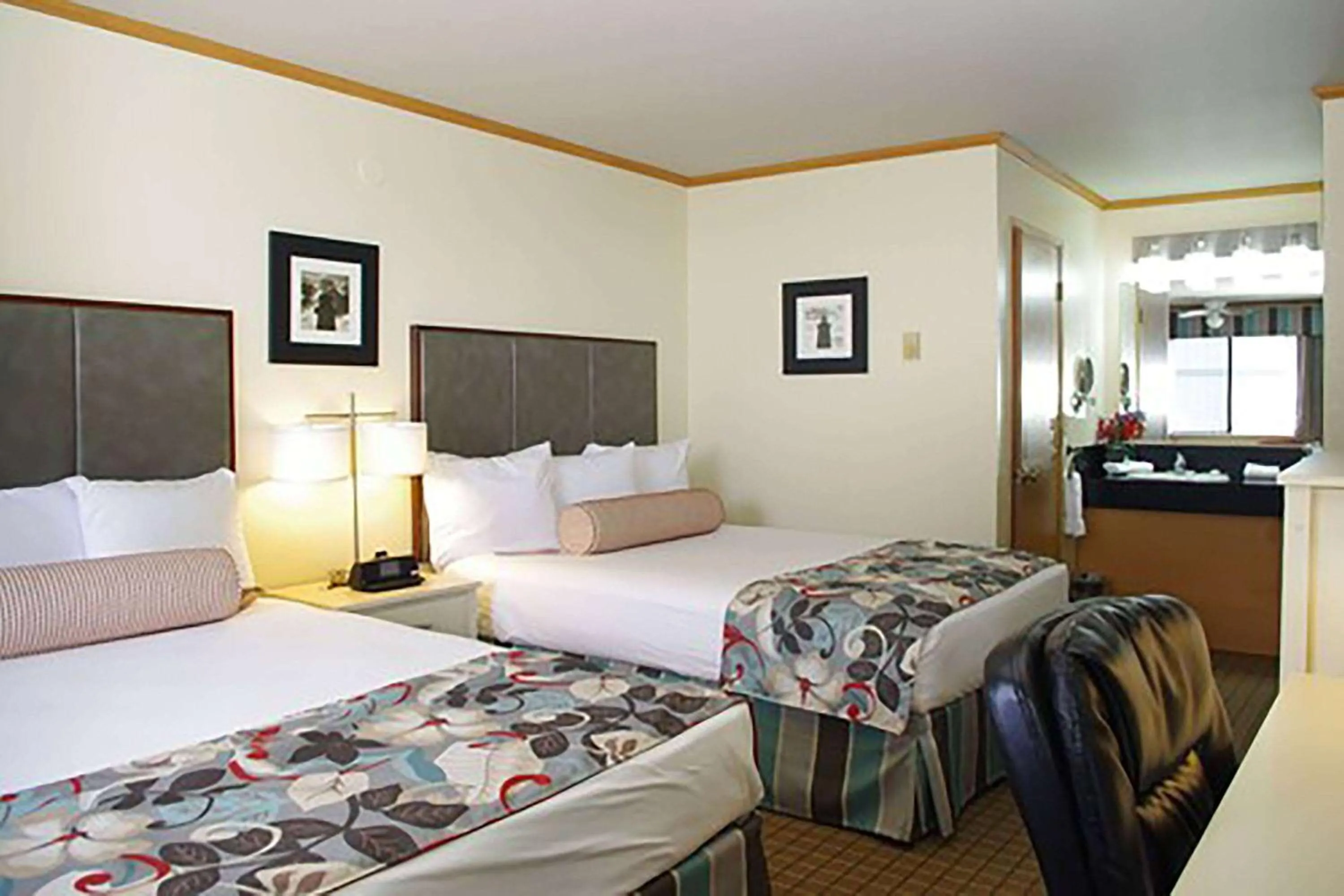 Photo of the whole room, Bed in River House Inn, a Baymont by Wyndham