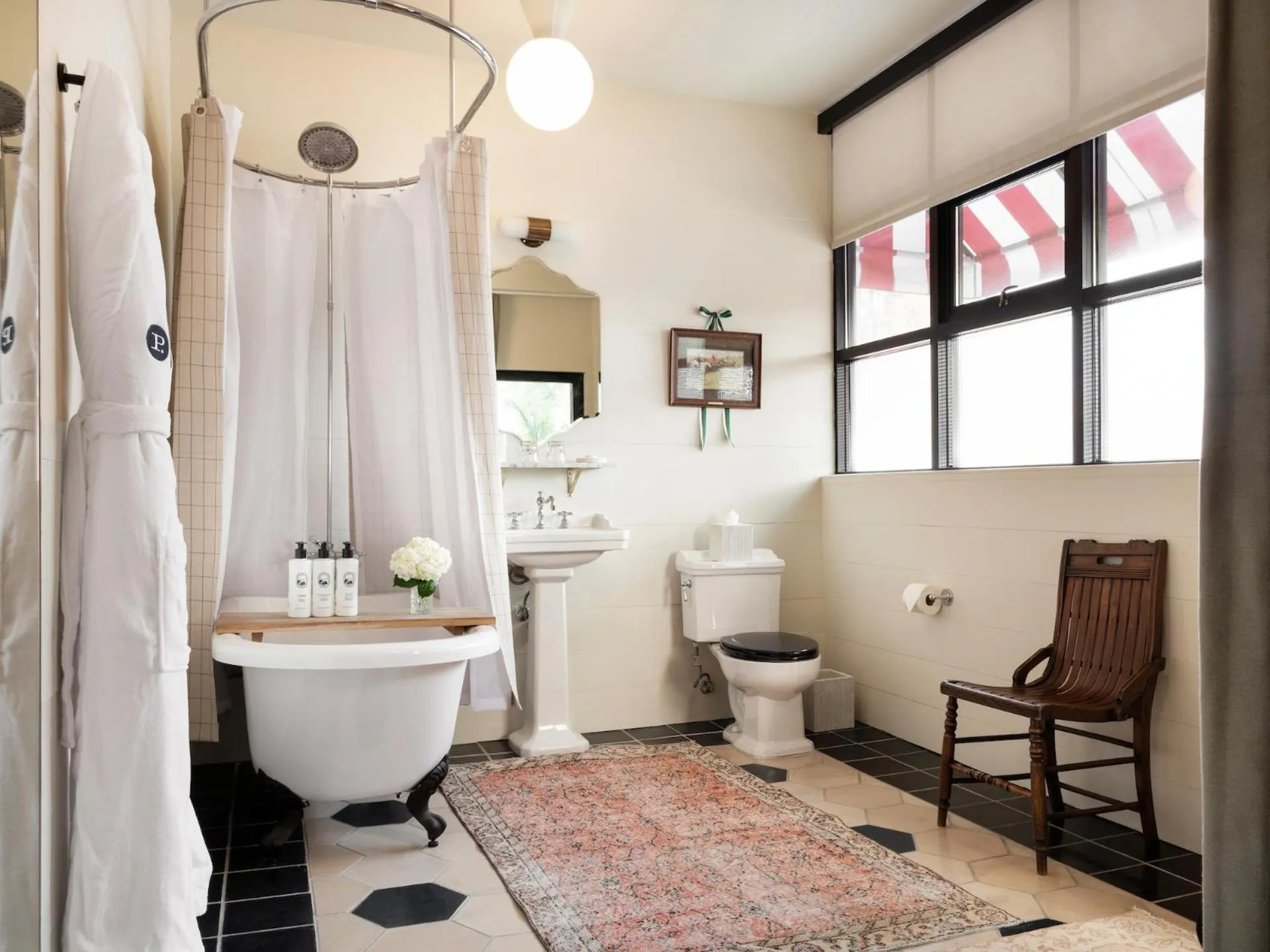 Bathroom in Palihotel Melrose