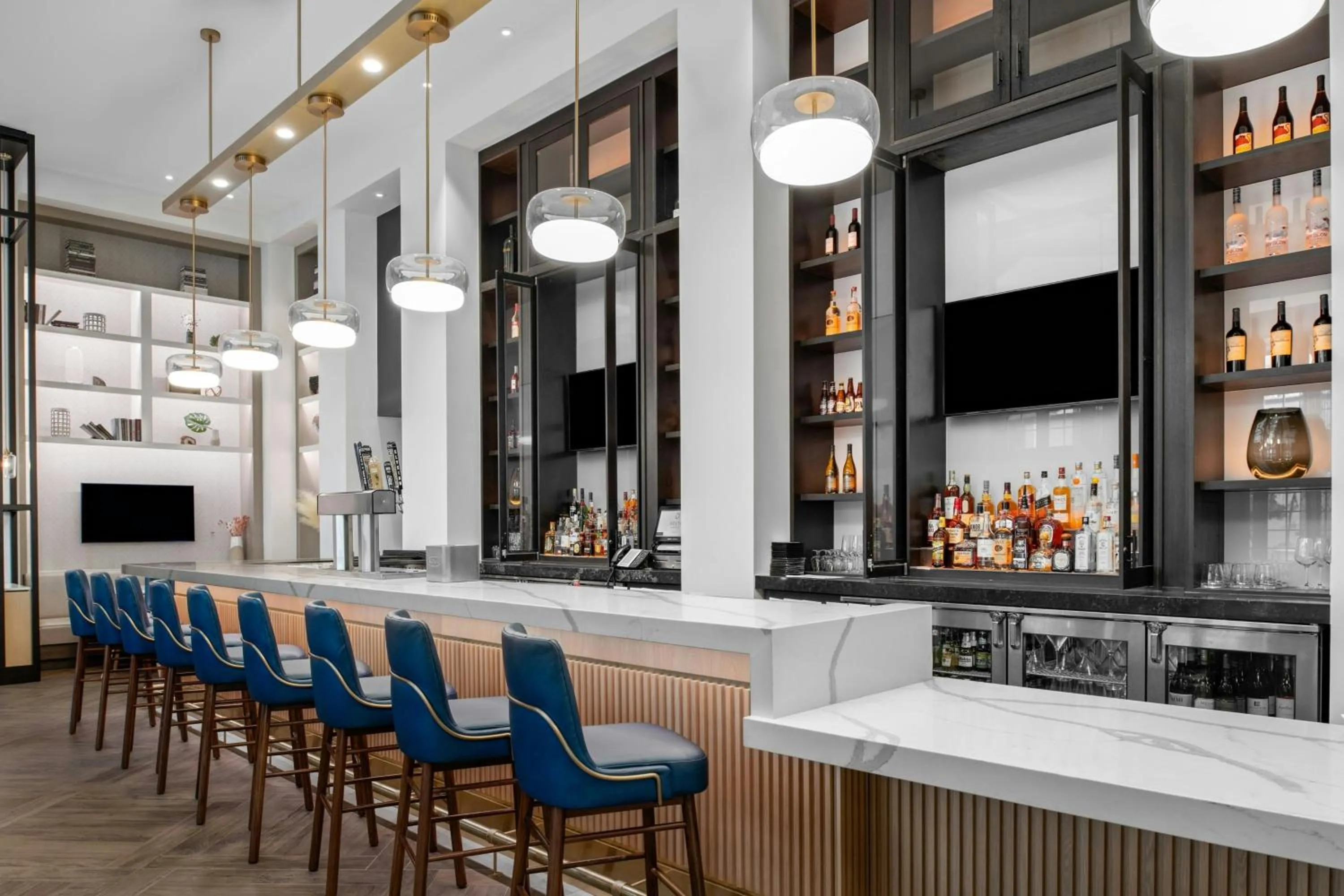 Lounge or bar in Delta Hotels by Marriott Santa Clara Silicon Valley