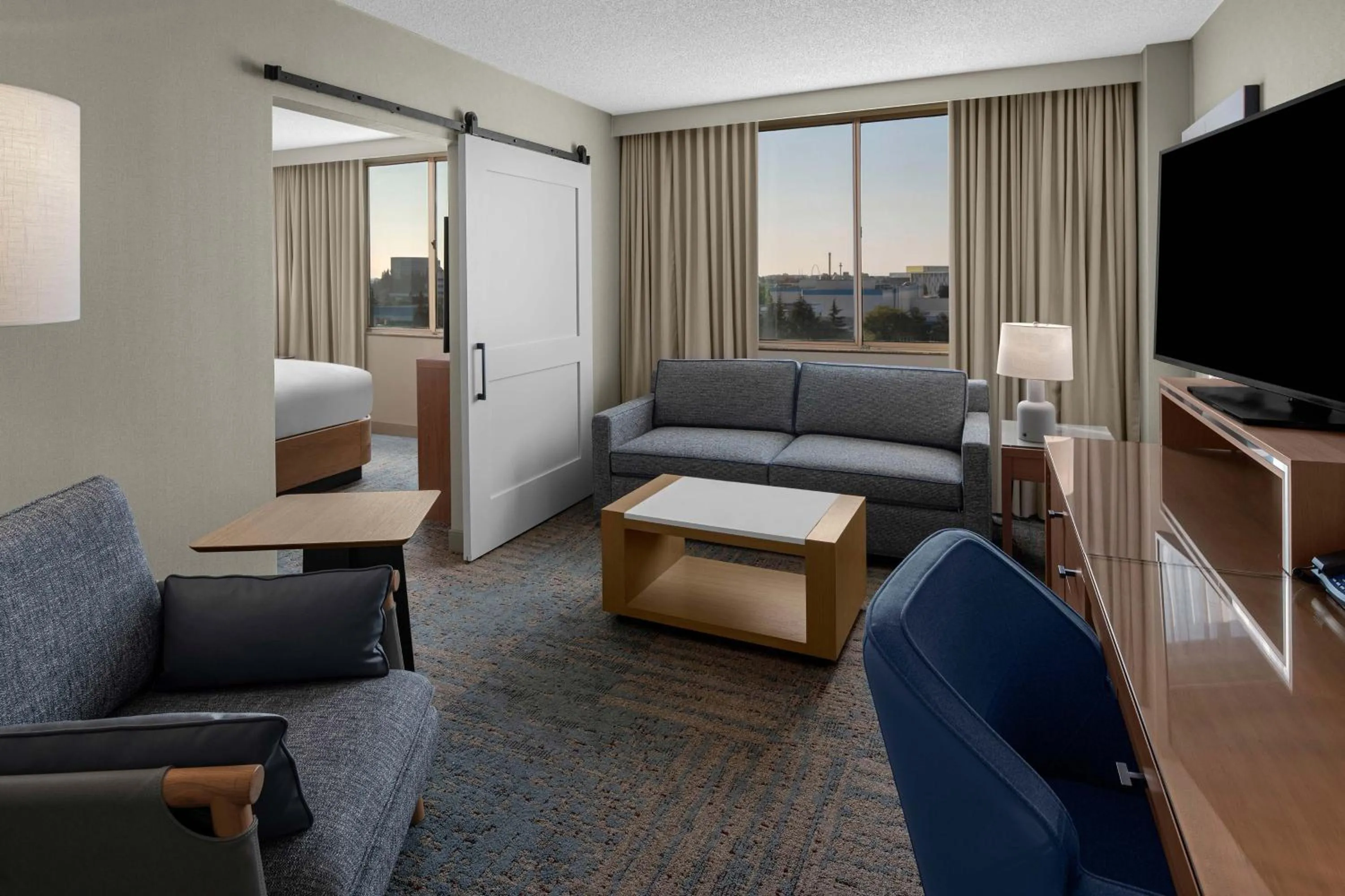 Living room, Bed in Delta Hotels by Marriott Santa Clara Silicon Valley