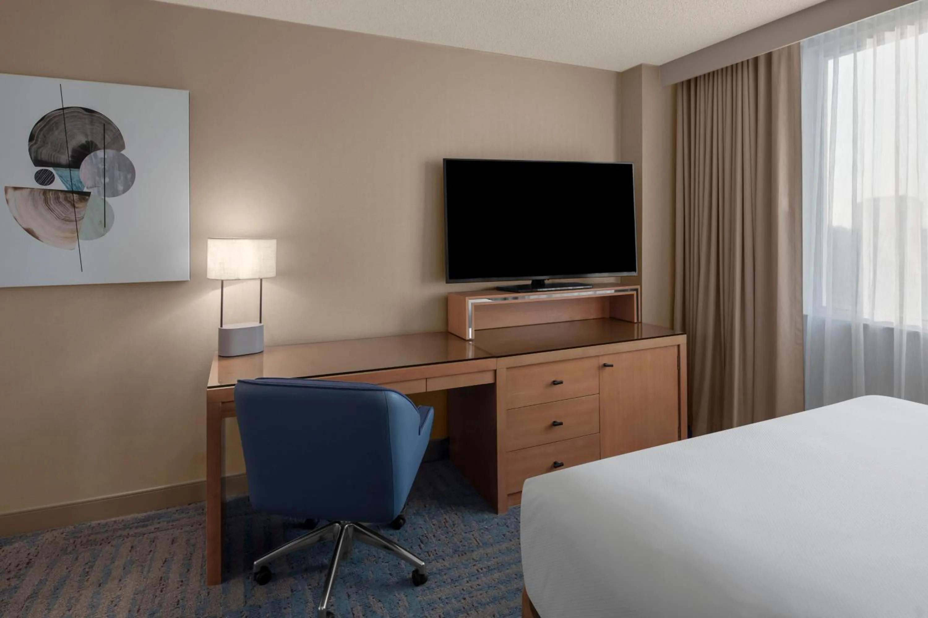 Photo of the whole room, Bed in Delta Hotels by Marriott Santa Clara Silicon Valley