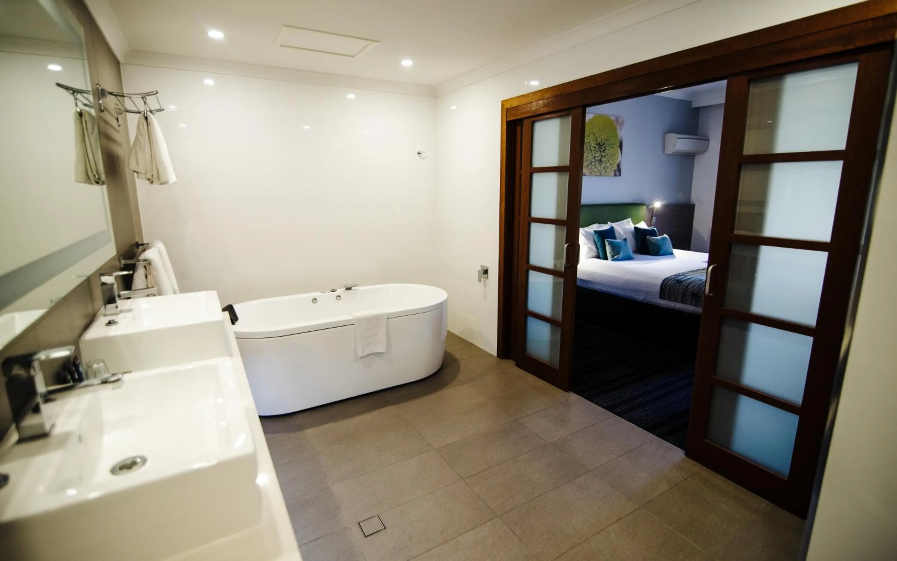 Bed in Novotel Vines Resort Swan Valley