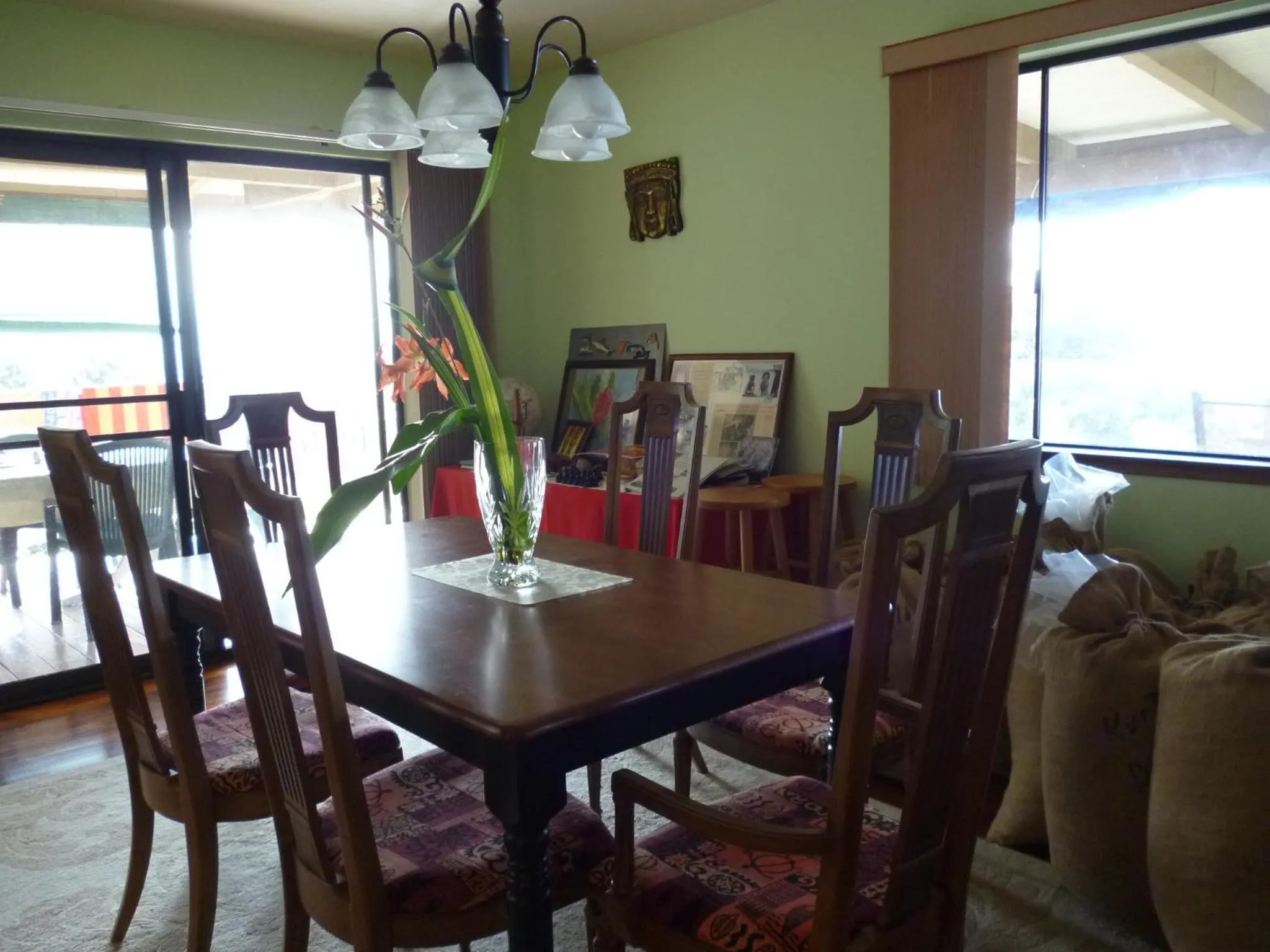 Dining area in A Beautiful Edge of the World Bed & Breakfast
