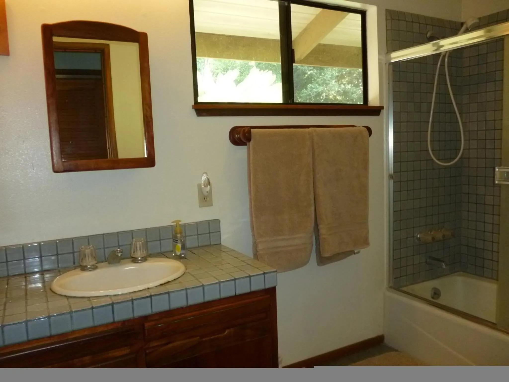 Bathroom in A Beautiful Edge of the World Bed & Breakfast