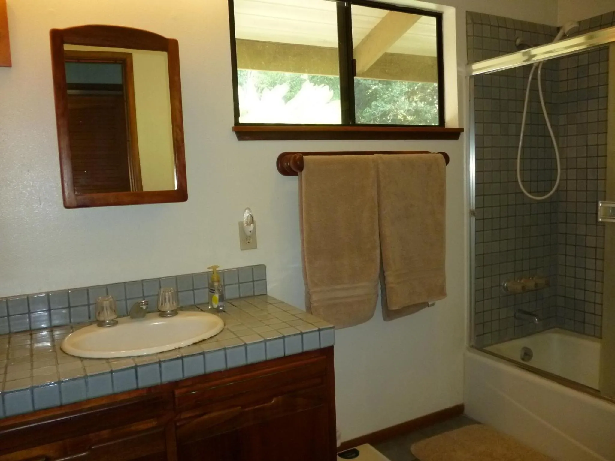 Bathroom in A Beautiful Edge of the World Bed & Breakfast