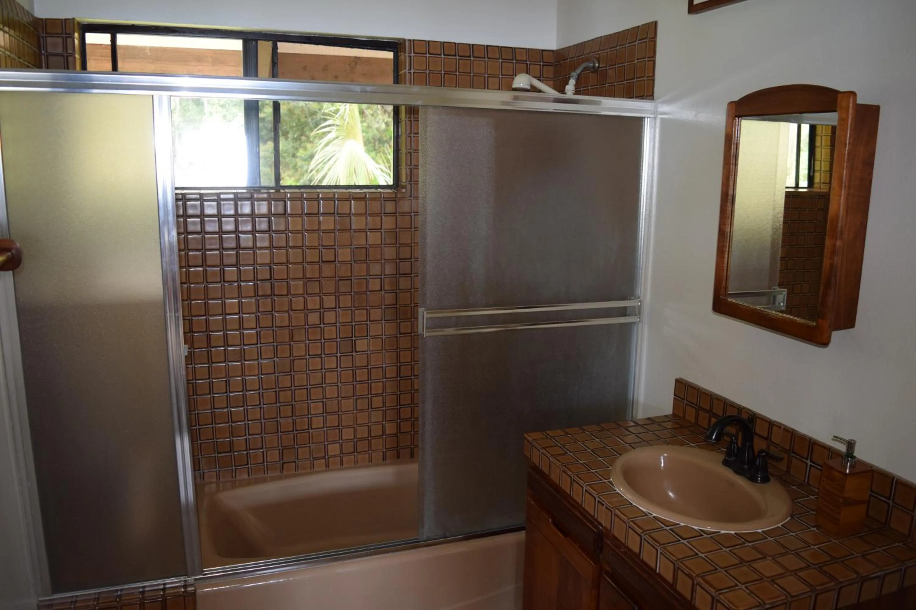 Bathroom in A Beautiful Edge of the World Bed & Breakfast