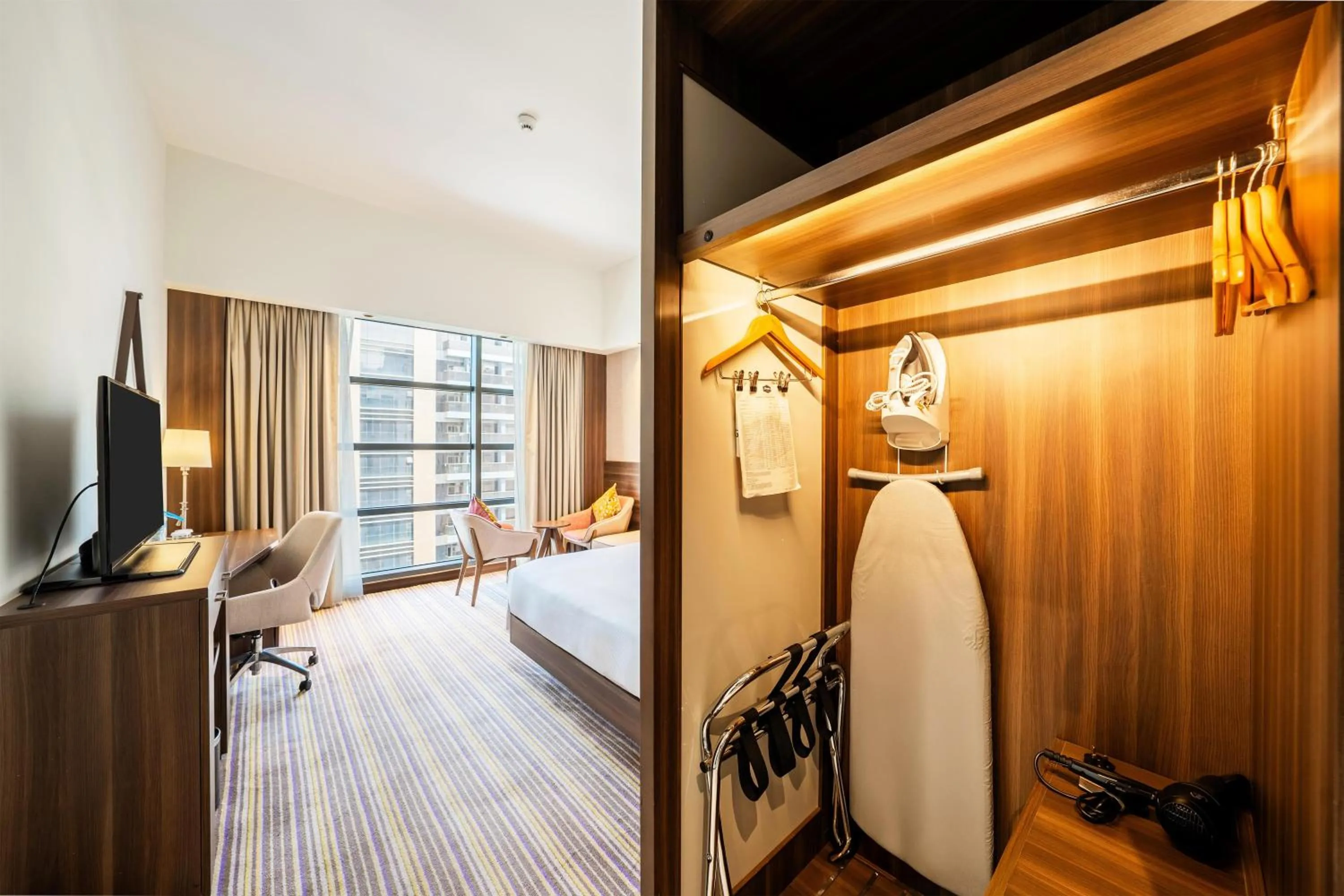 Bedroom, Bed in Hampton By Hilton Dubai Airport