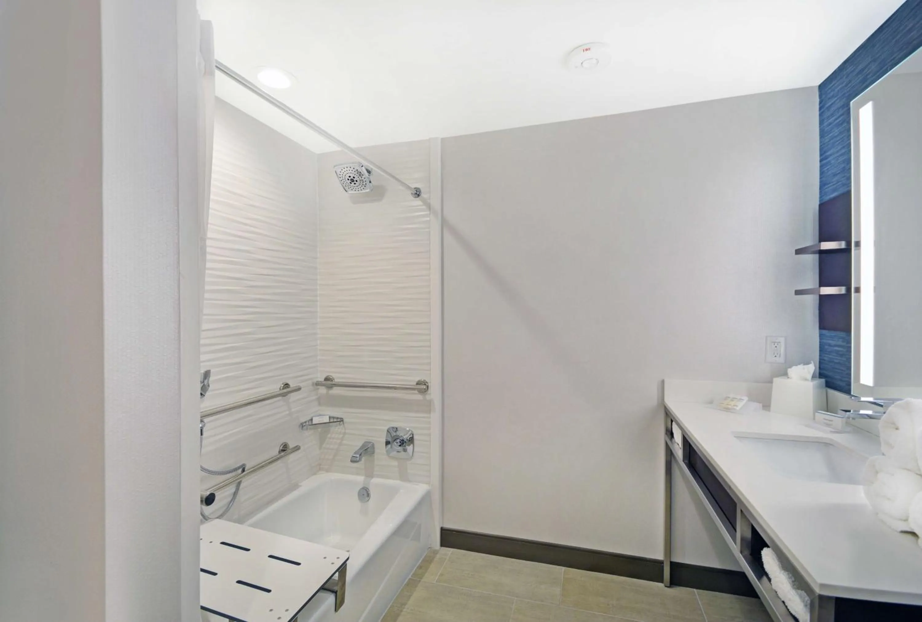 Bathroom in Hilton Garden Inn Houston Hobby Airport