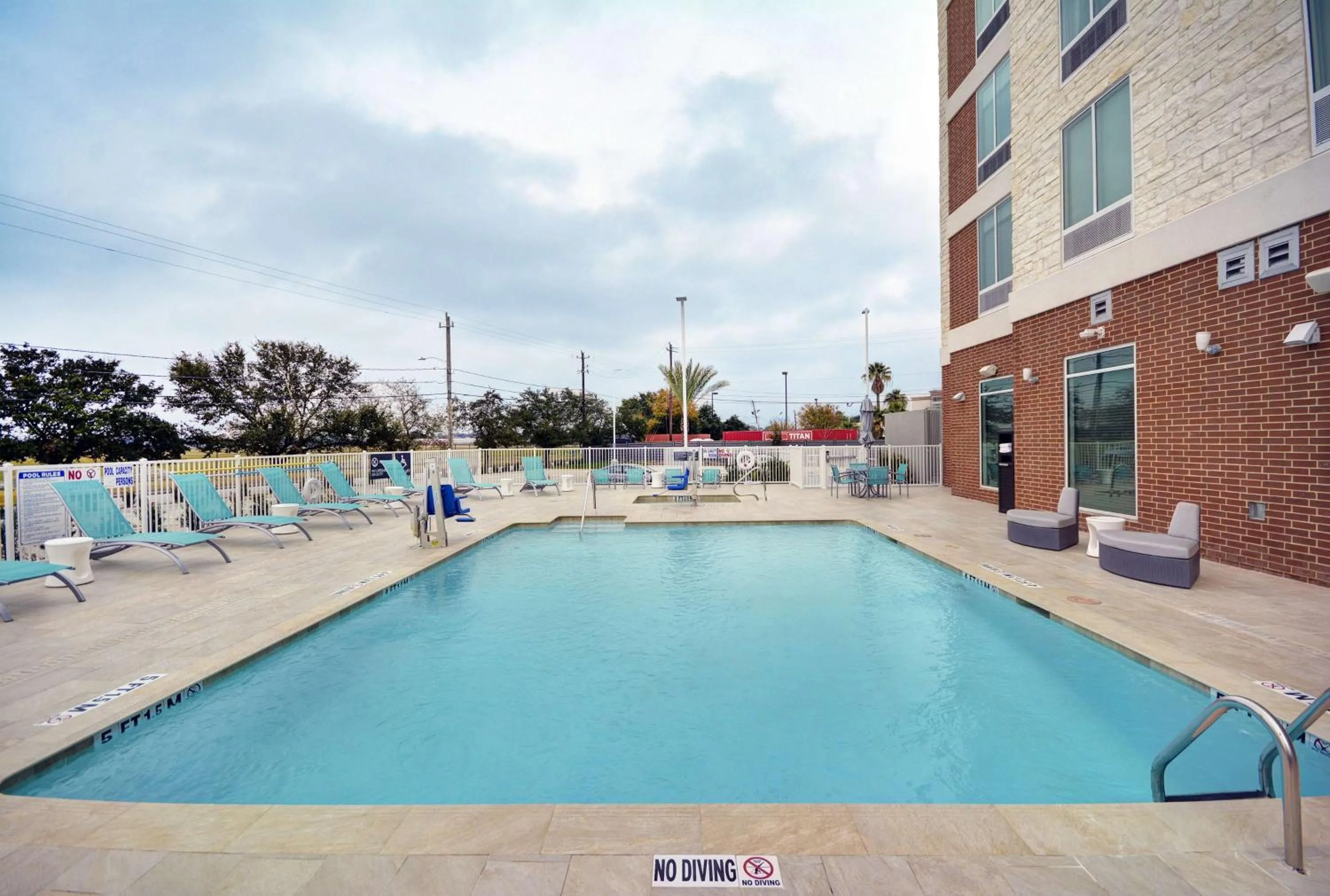 Pool view in Hilton Garden Inn Houston Hobby Airport