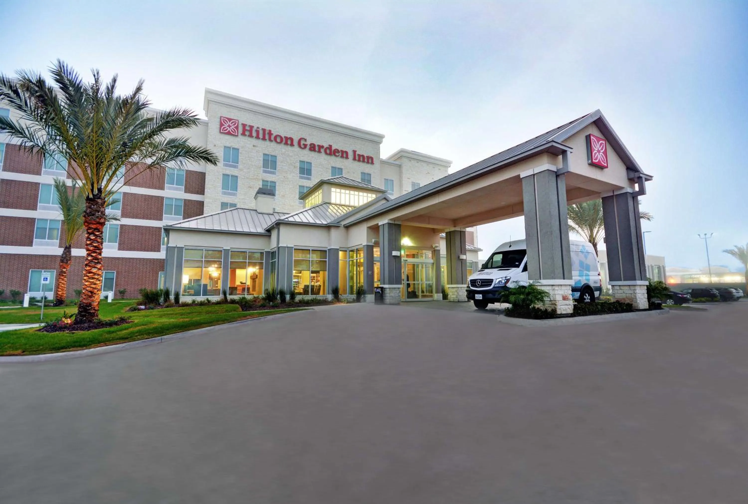 Property building in Hilton Garden Inn Houston Hobby Airport