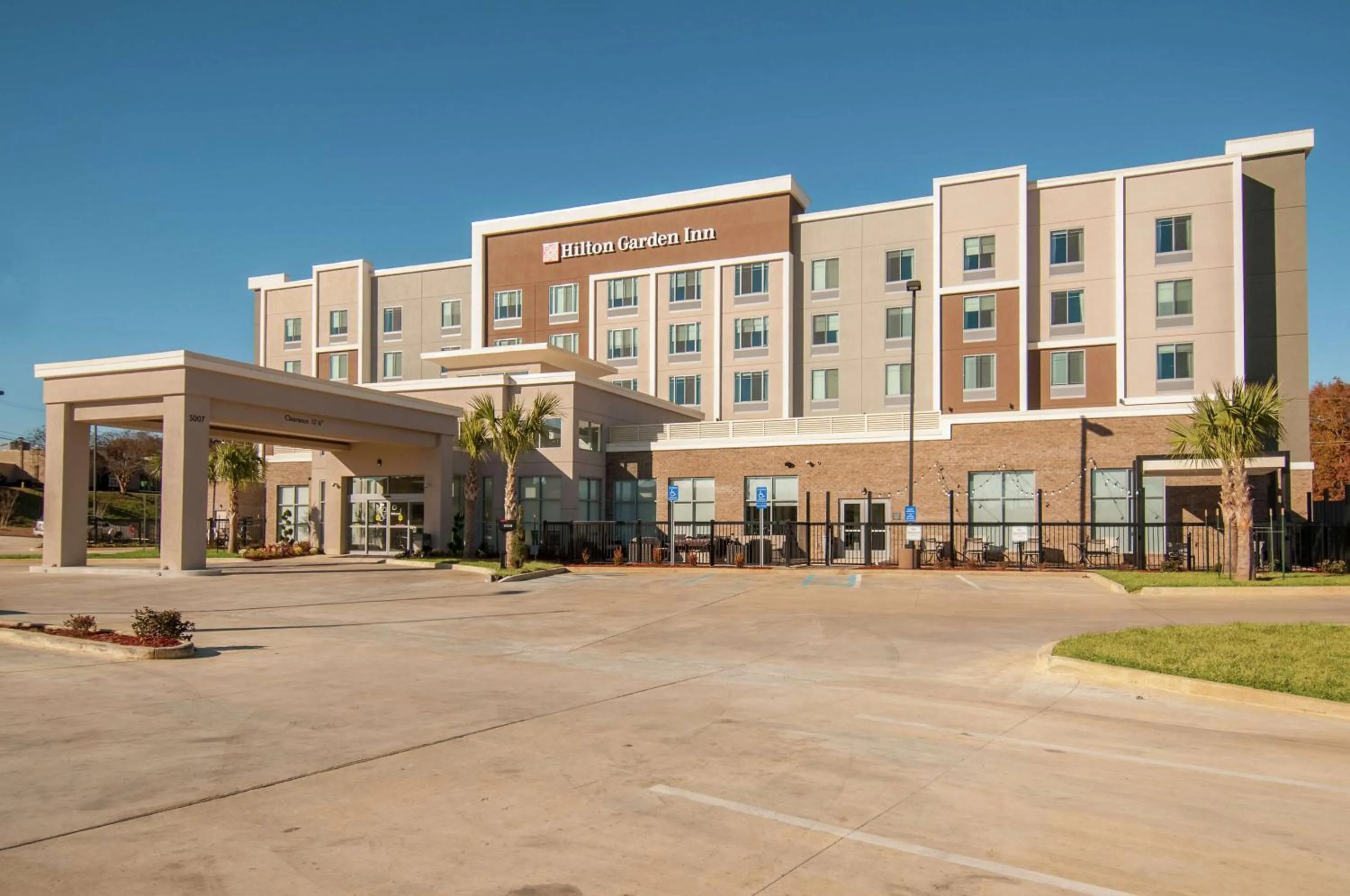 Property building in Hilton Garden Inn Jackson/Clinton