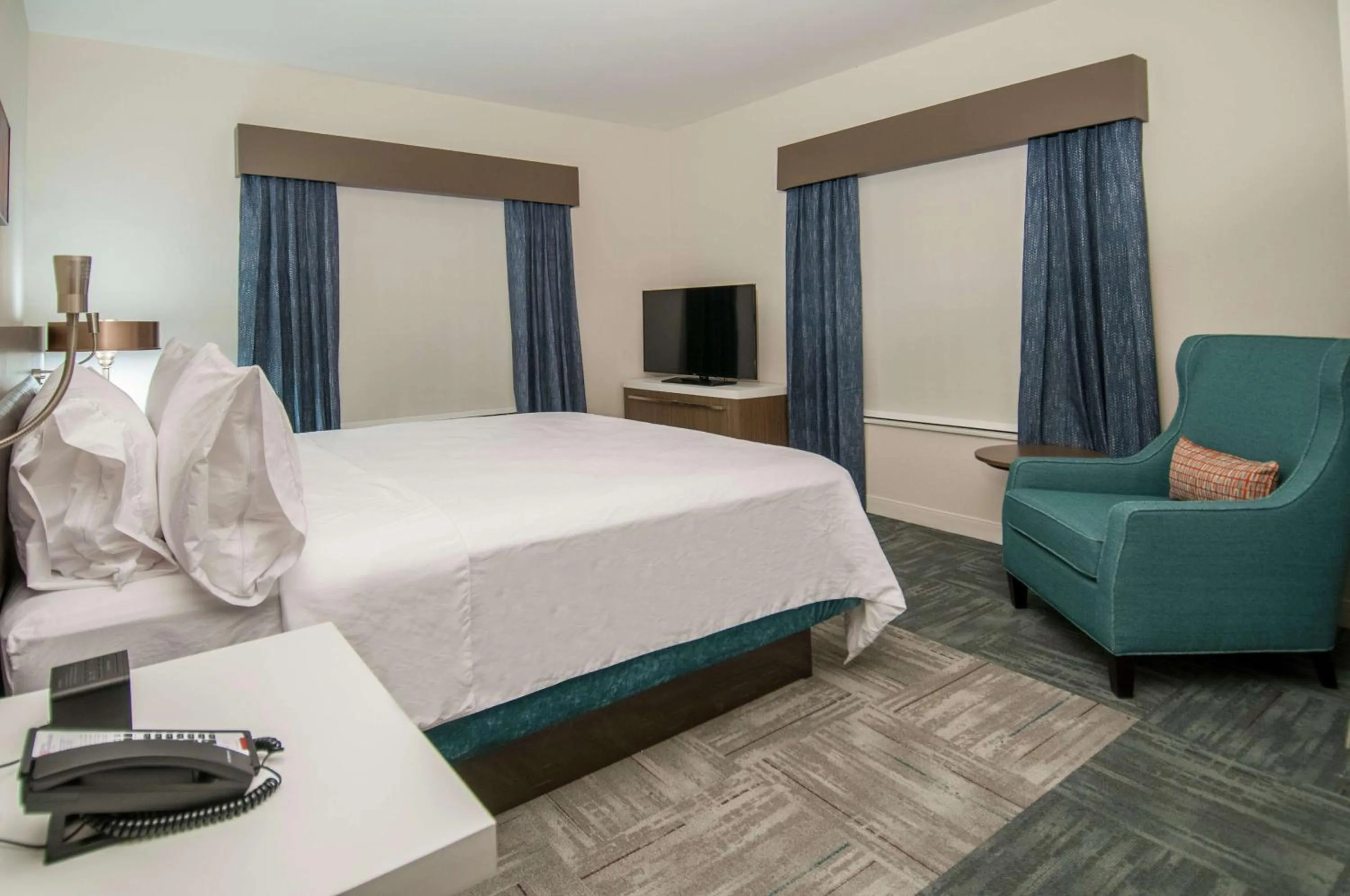 Bedroom, Bed in Hilton Garden Inn Jackson/Clinton