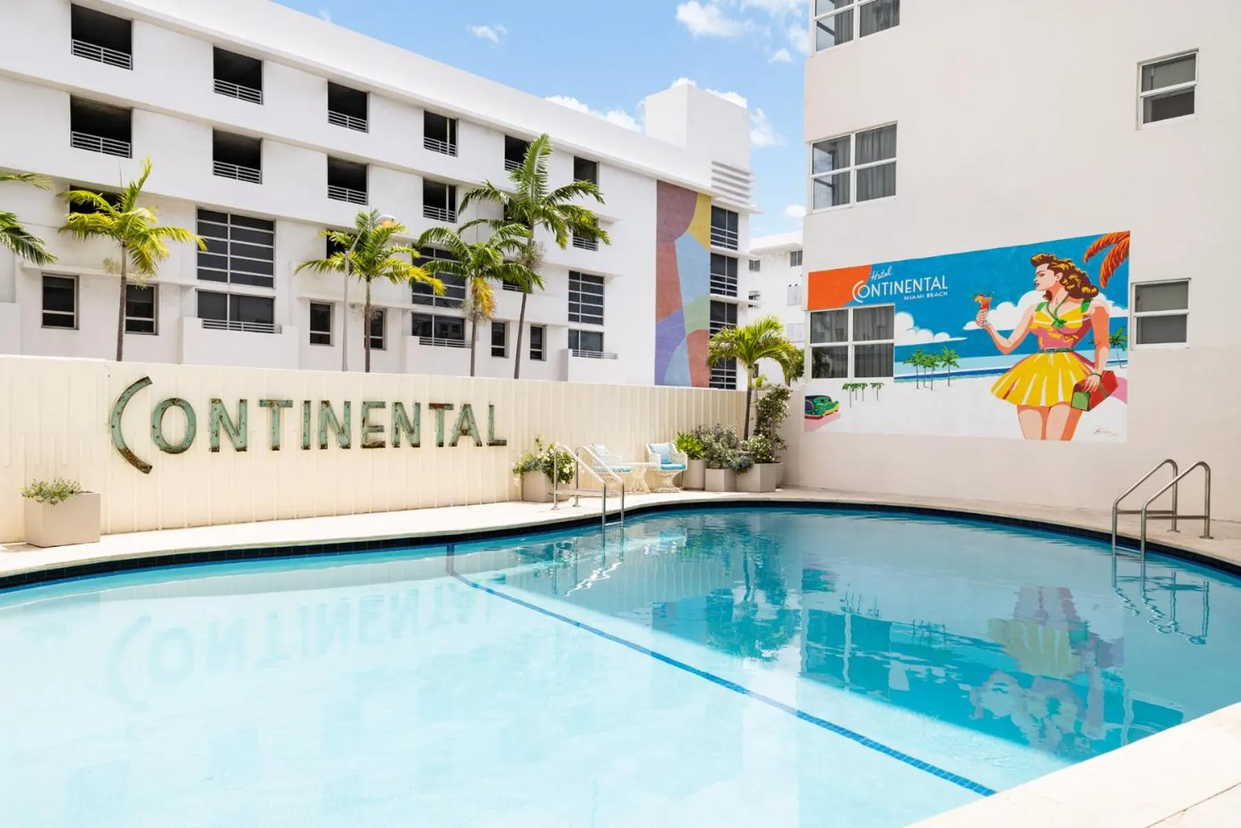 Swimming pool in Hotel Continental Miami Beach, Tapestry Collection by Hilton