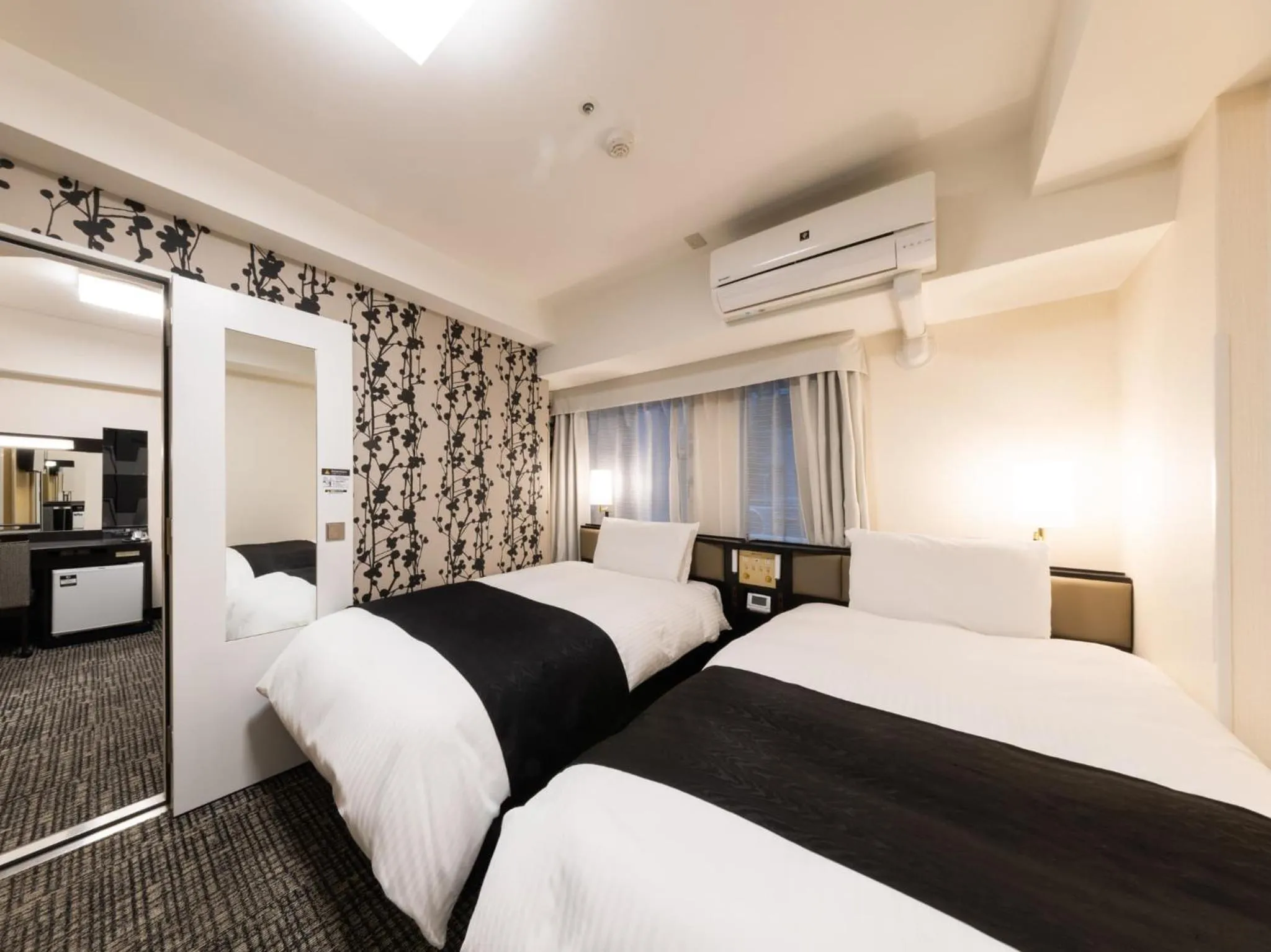 Photo of the whole room, Bed in APA Hotel Kyoto Ekimae