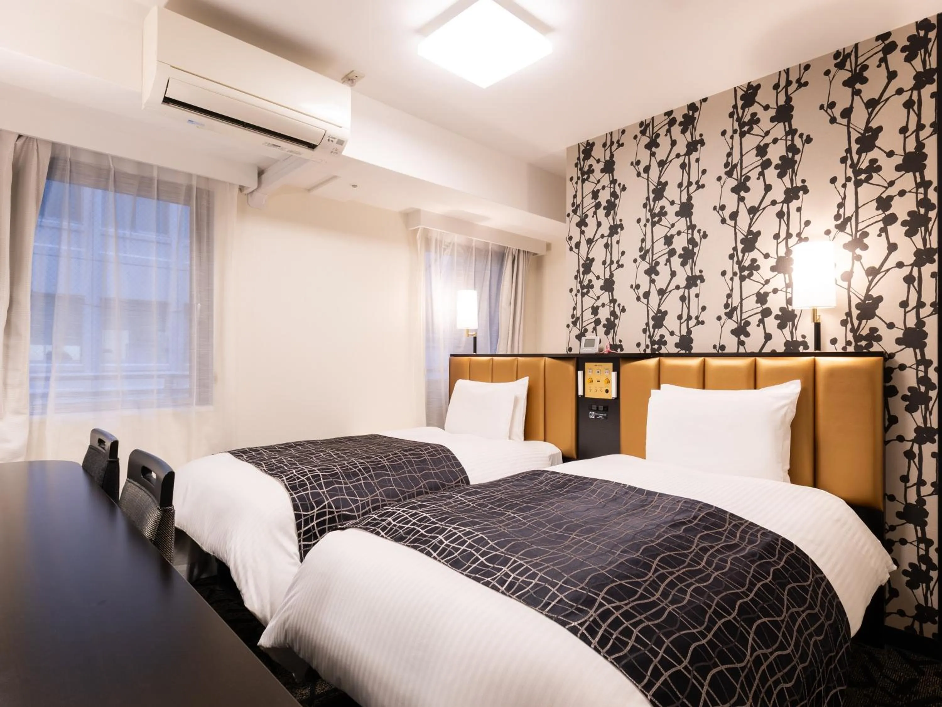 Photo of the whole room, Bed in APA Hotel Osaka Tanimachi 4chome Ekimae Kita