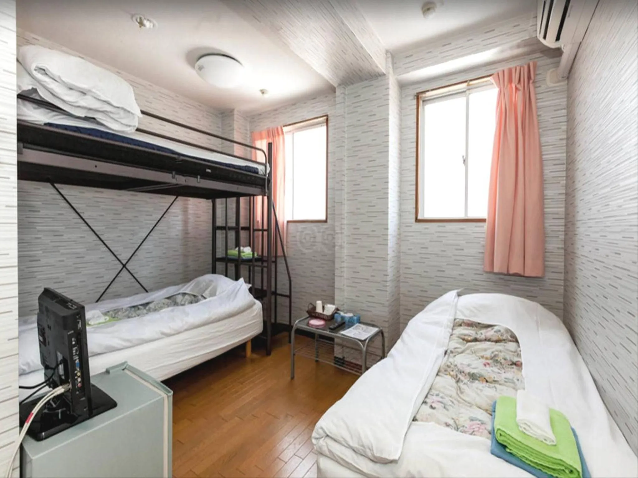 Photo of the whole room in Hotel Raizan South