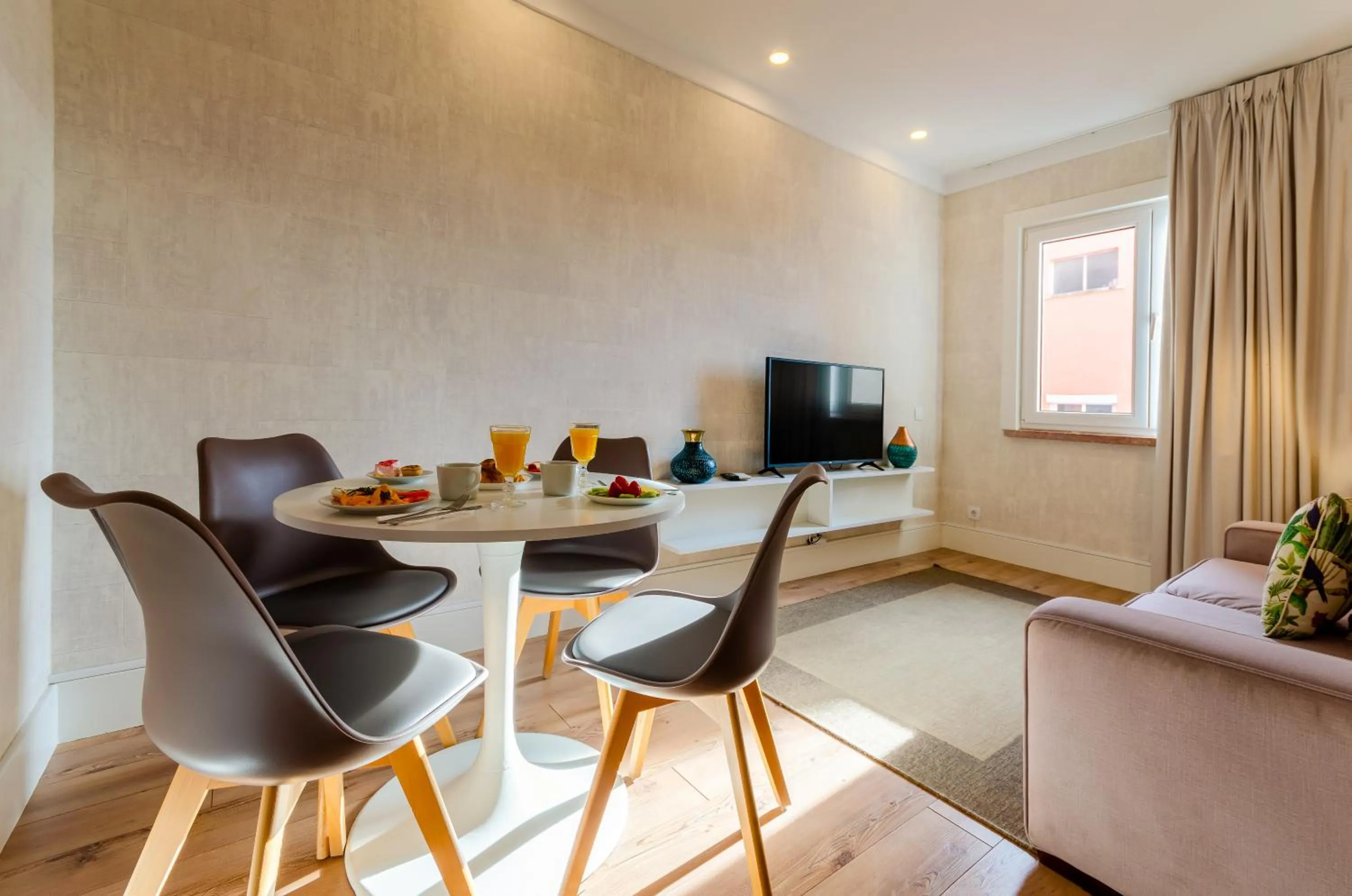 Living room in LX51 Studios & Suites by APT IIN - Lisbon Center