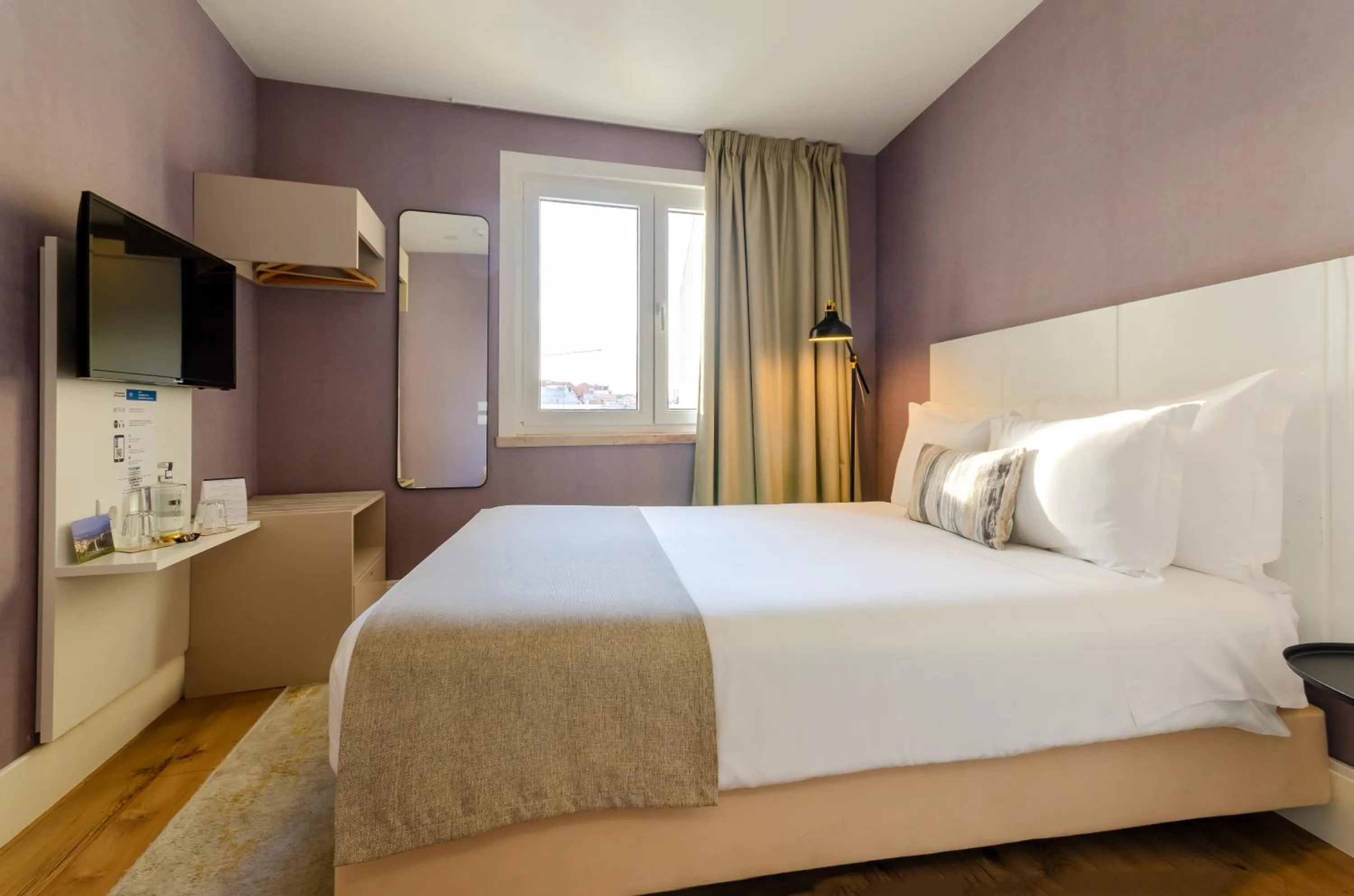 Bedroom, Bed in LX51 Studios & Suites by APT IIN - Lisbon Center