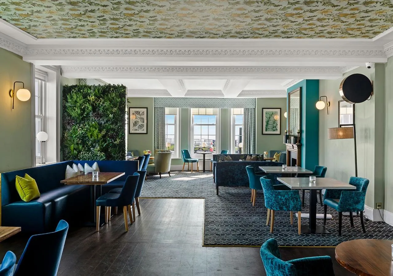 Lounge or bar in Kingscliff Hotel Holland on Sea