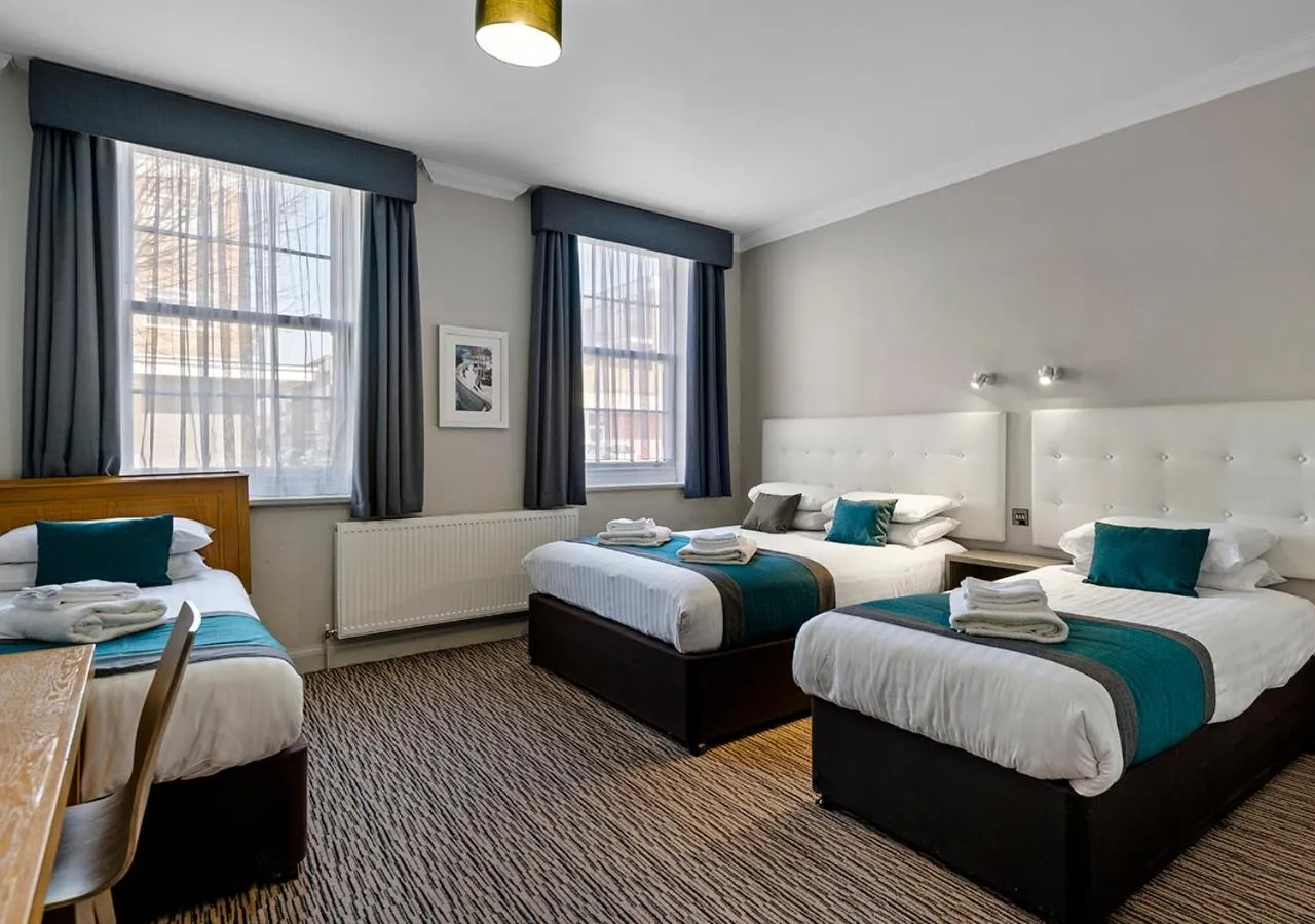 Bedroom, Bed in Kingscliff Hotel Holland on Sea