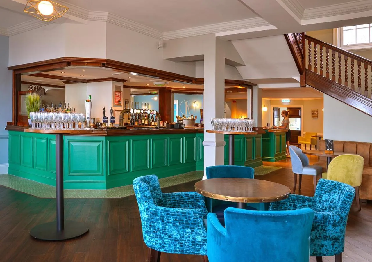 Lounge or bar in Kingscliff Hotel Holland on Sea