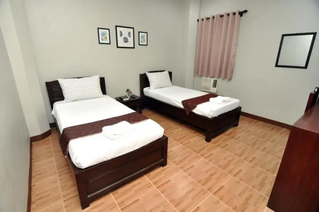 Standard Twin Room in Harbour Gardens Tourist Inn Standard Twin Room in Harbour Gardens Tourist Inn