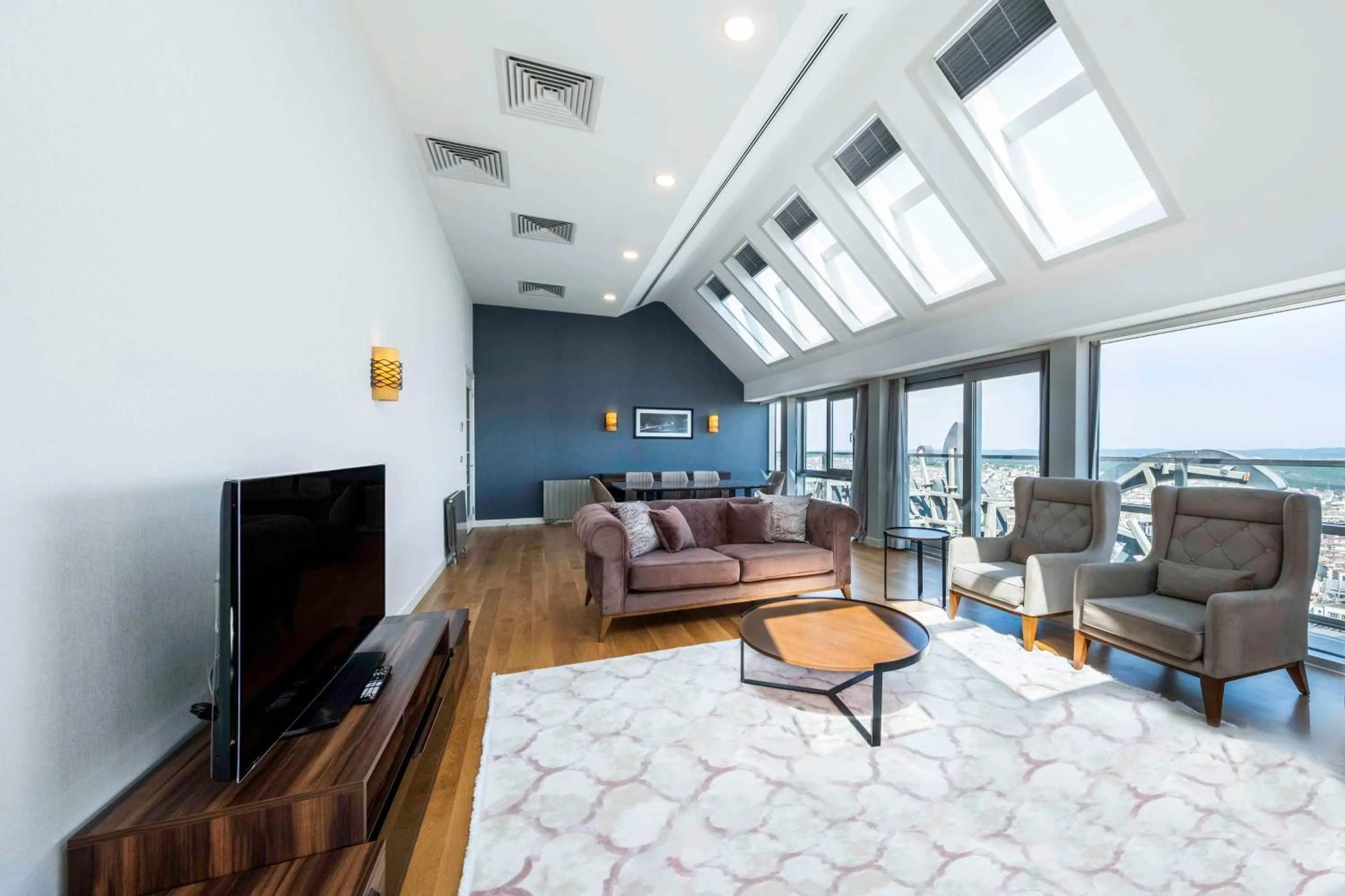 Communal lounge/ TV room in Radisson Residences Avrupa TEM Istanbul