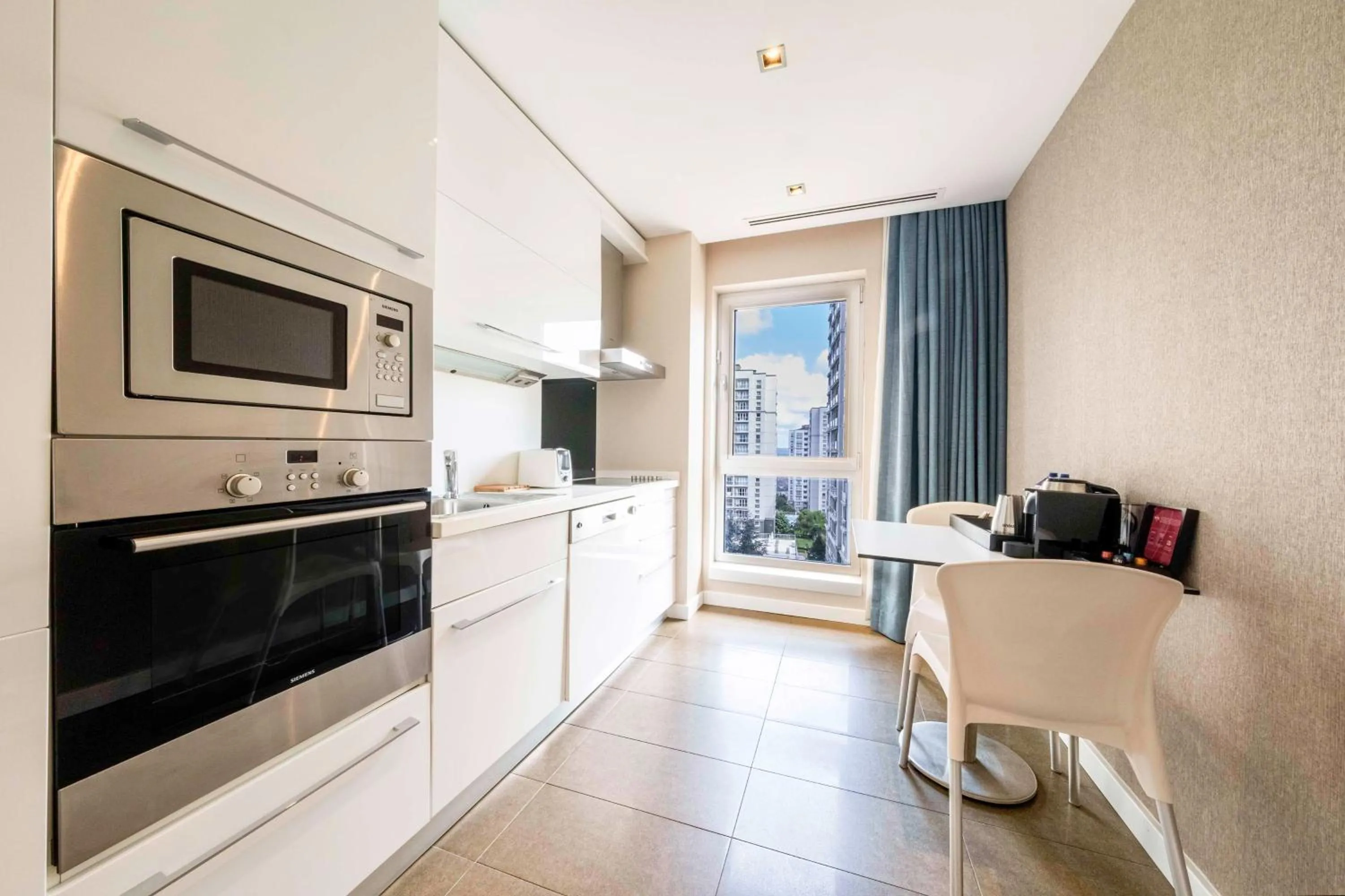 Kitchen or kitchenette in Radisson Residences Avrupa TEM Istanbul