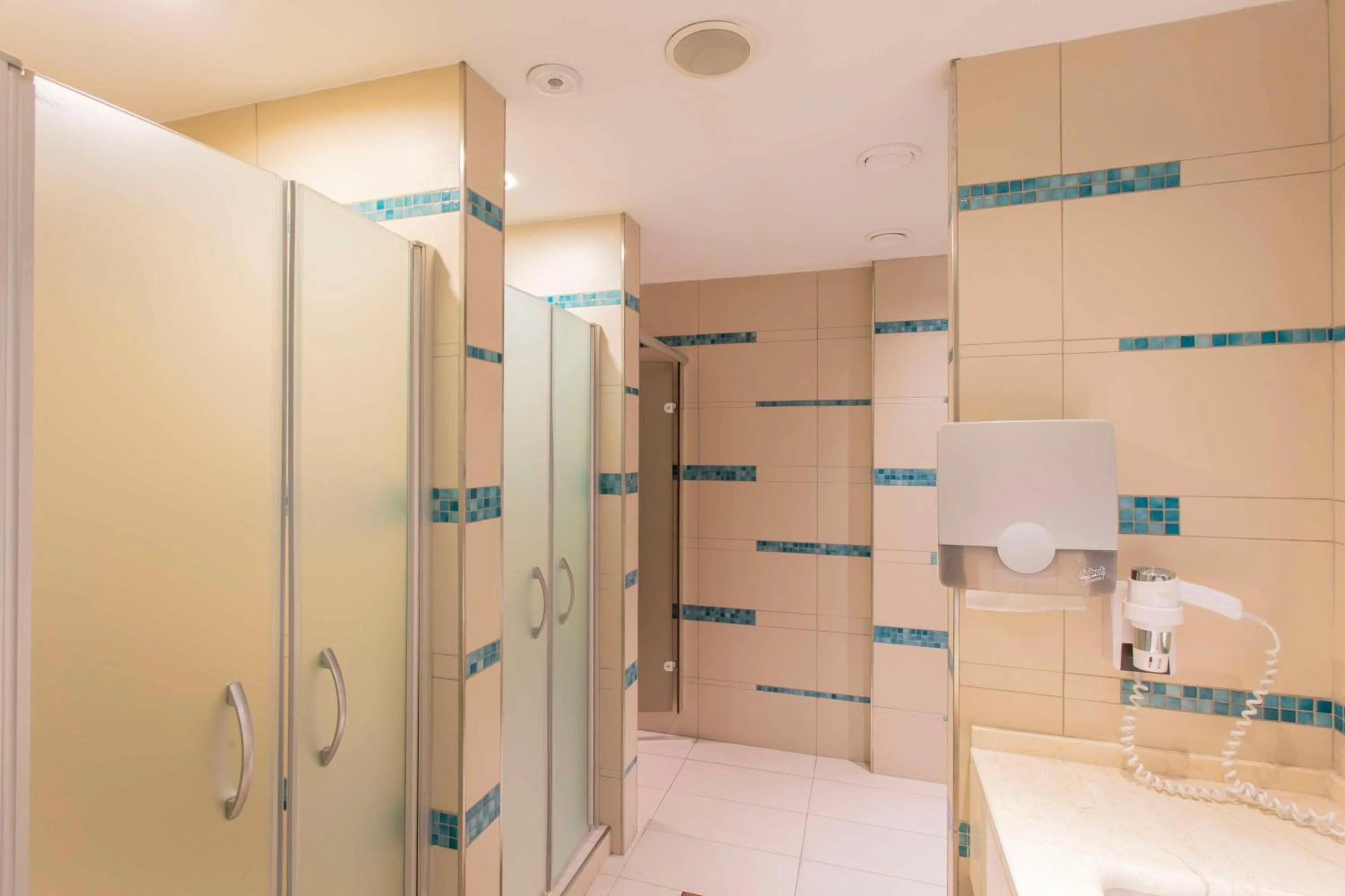 Shower in Radisson Residences Avrupa TEM Istanbul