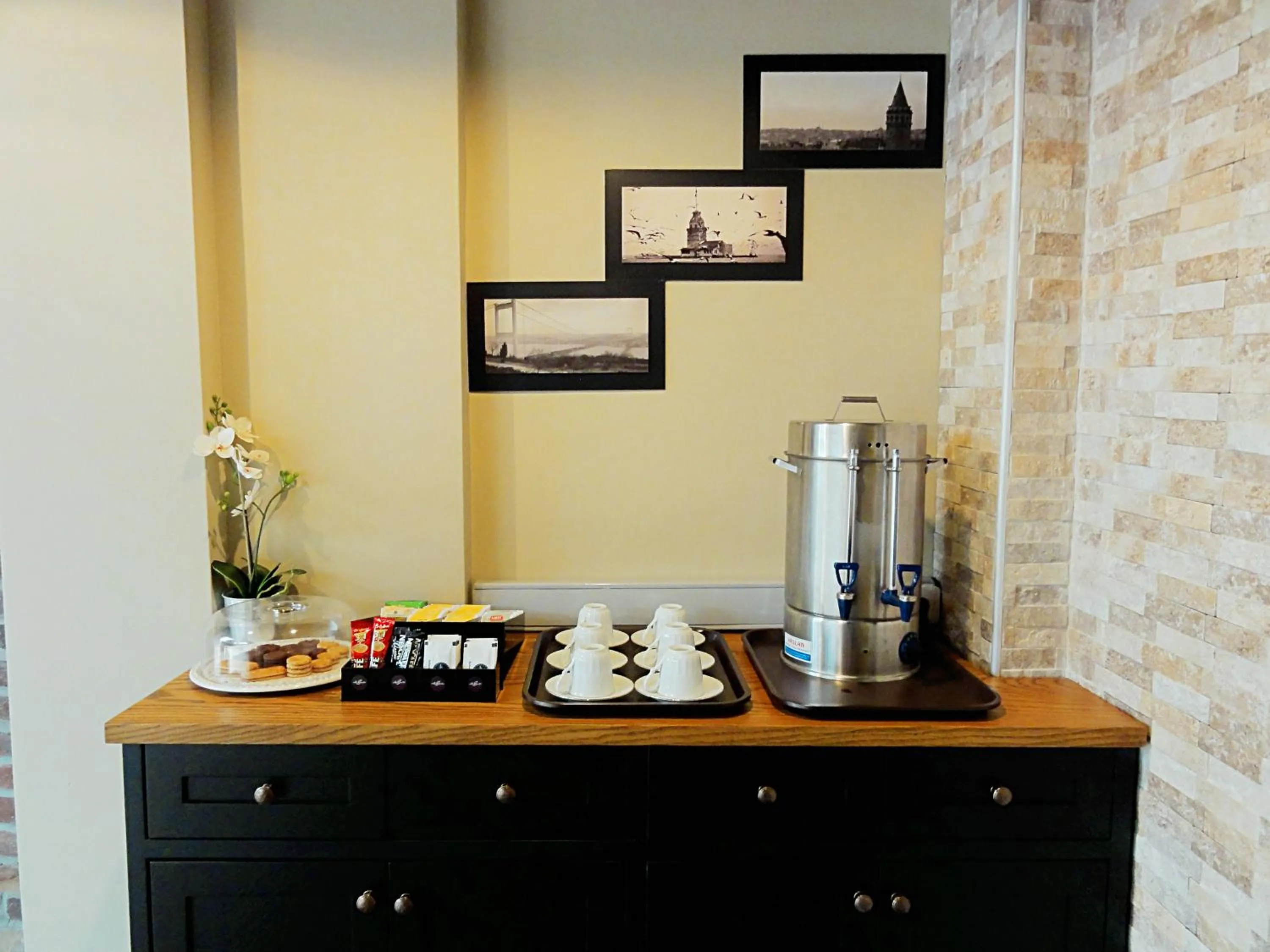 Lounge or bar in Akin Suites