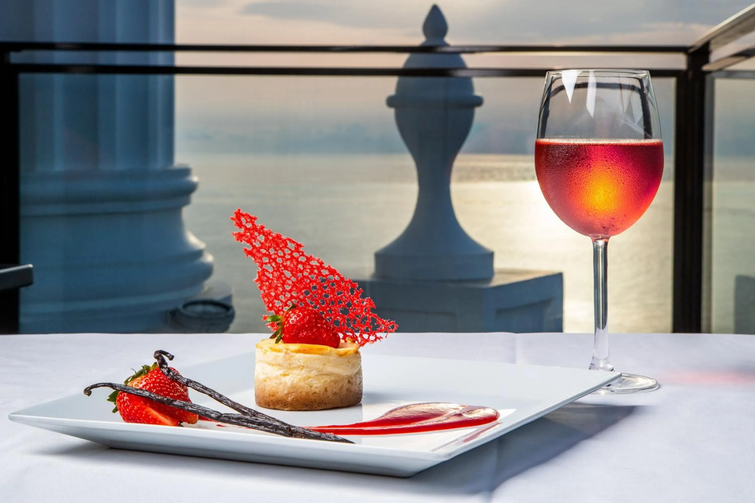 Lounge or bar in Sheraton Batumi Hotel