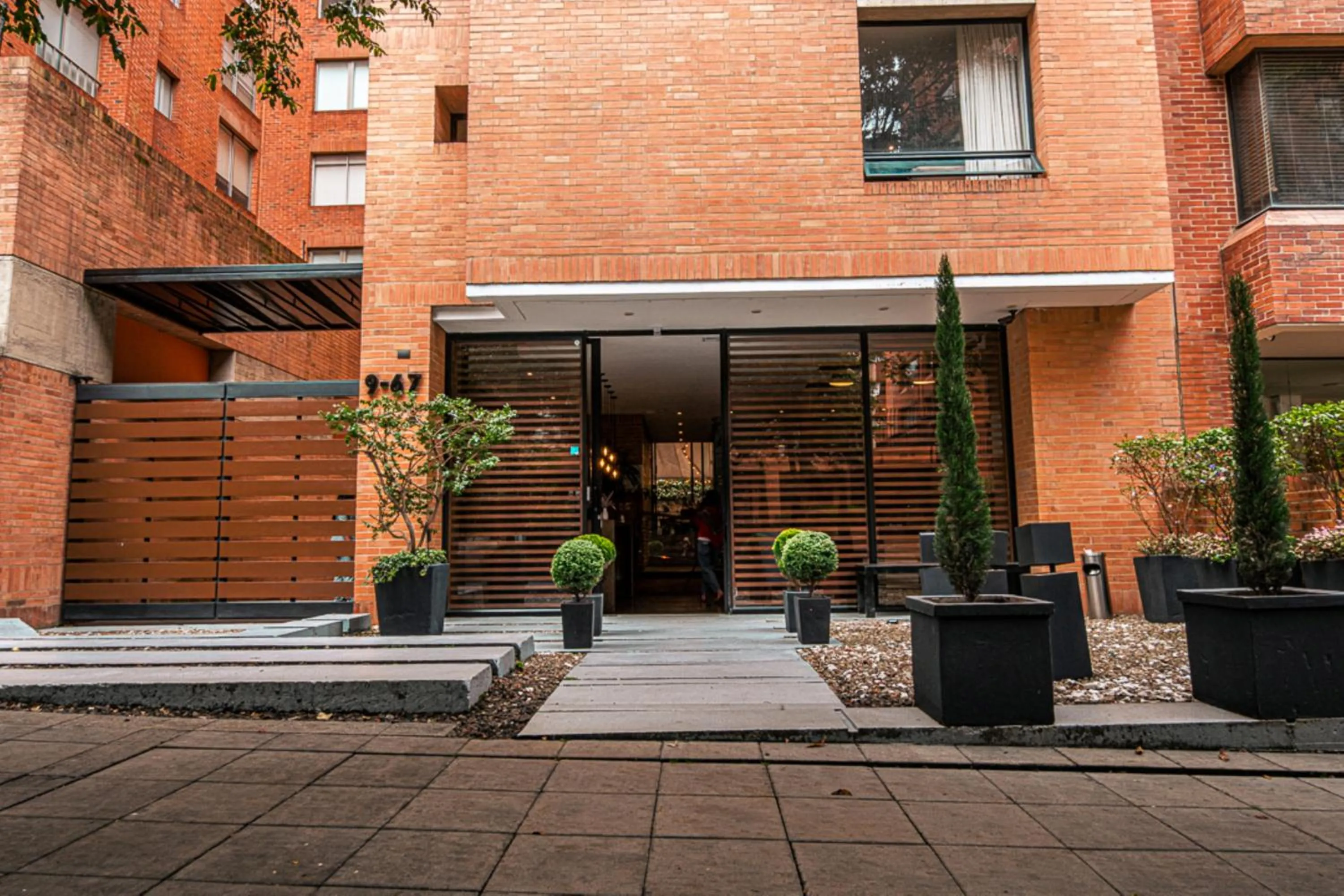 Facade/entrance in 84 DC Bogotá By OxoHotel