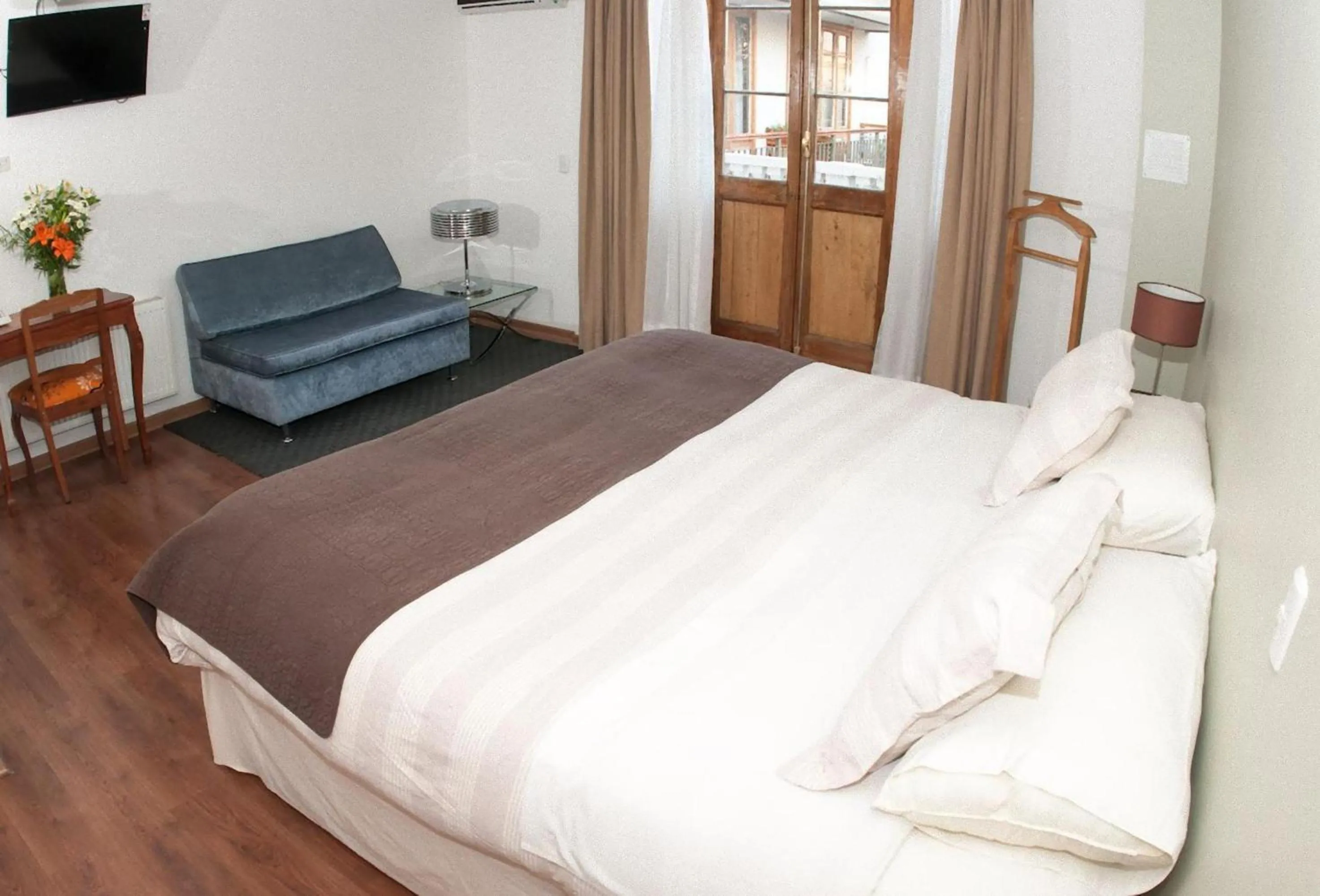 Photo of the whole room, Bed in Hotel Loreto