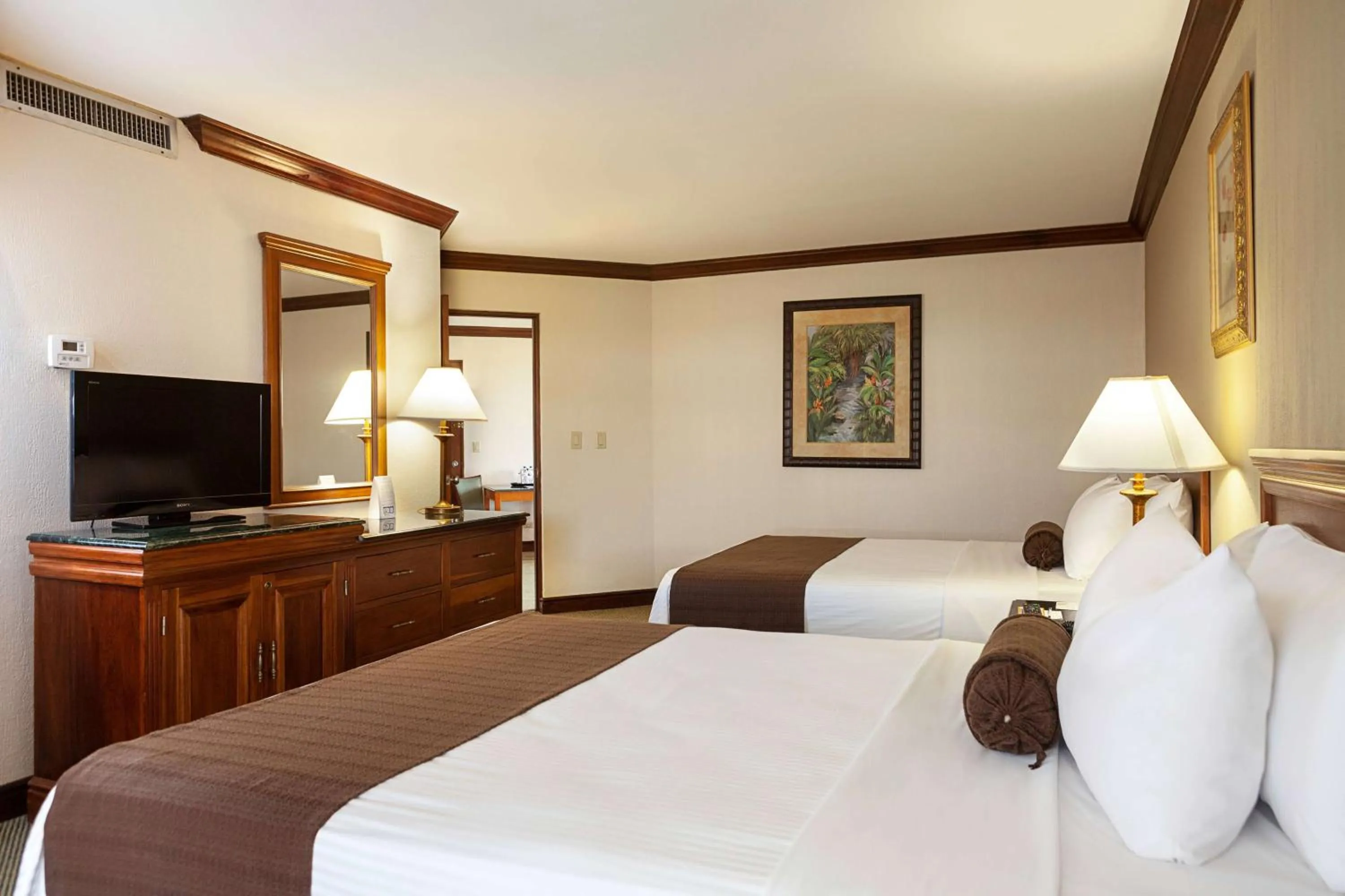 Photo of the whole room, Bed in Wyndham San Jose Herradura