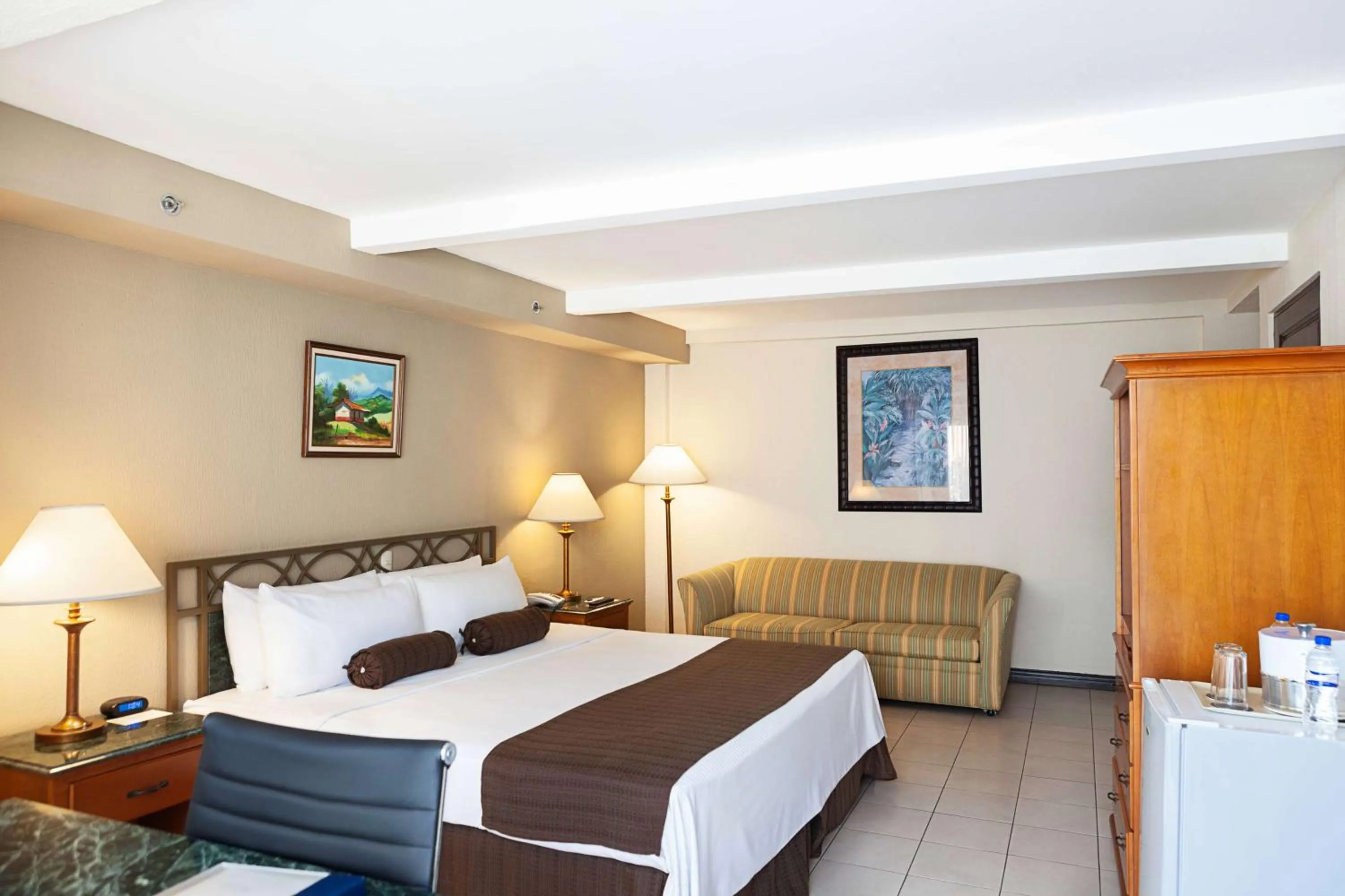 Photo of the whole room, Bed in Wyndham San Jose Herradura