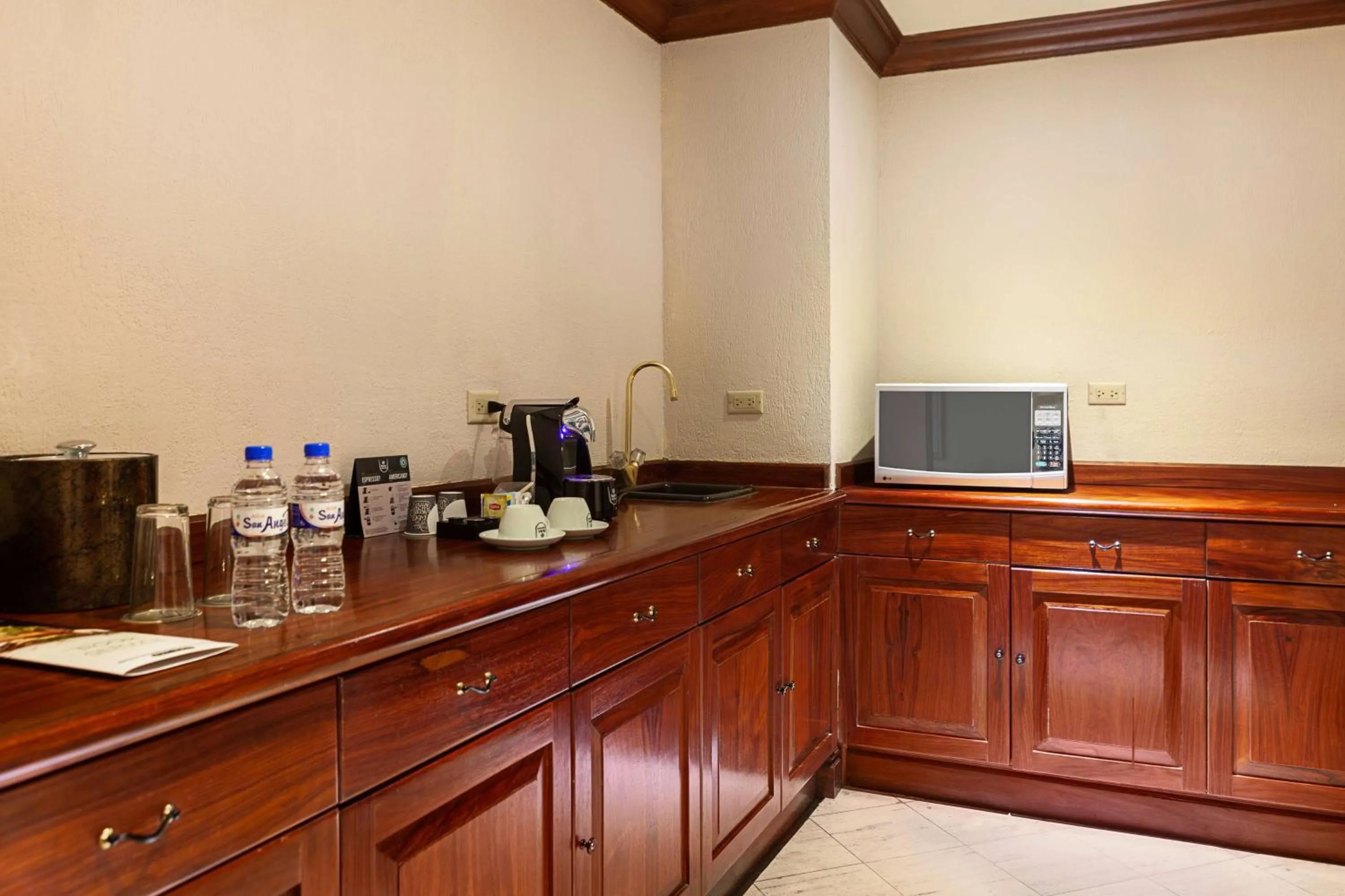 Photo of the whole room in Wyndham San Jose Herradura