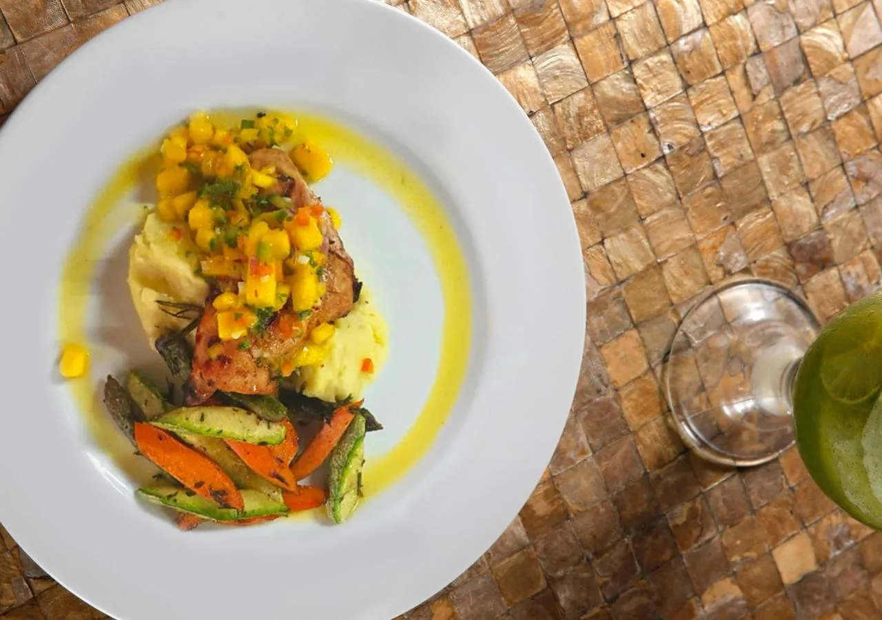 Restaurant/places to eat in Wyndham San Jose Herradura